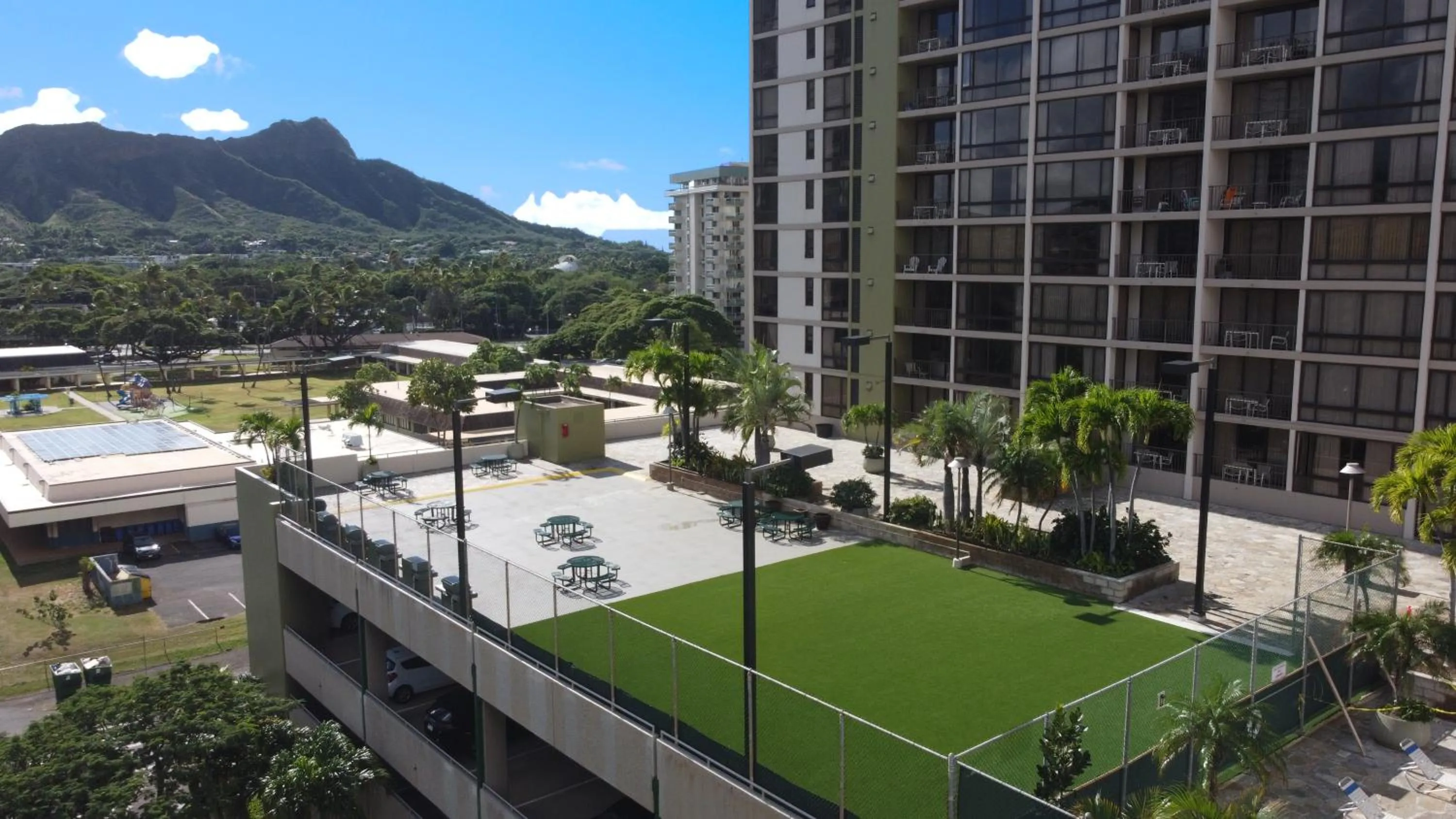 Property building in Diamond Head View Close to Waikiki Beach with Parking