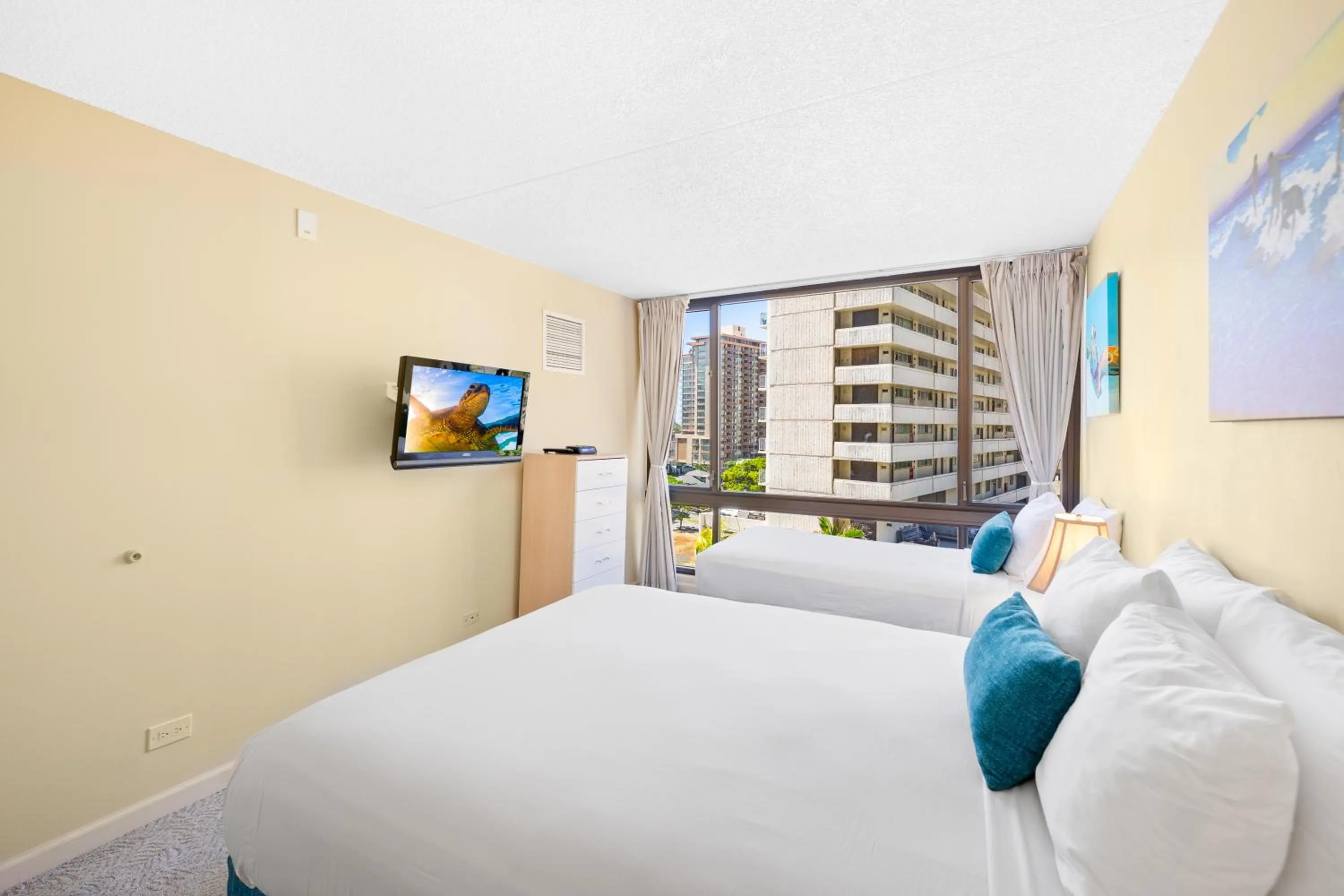 Bed in Diamond Head View Close to Waikiki Beach with Parking