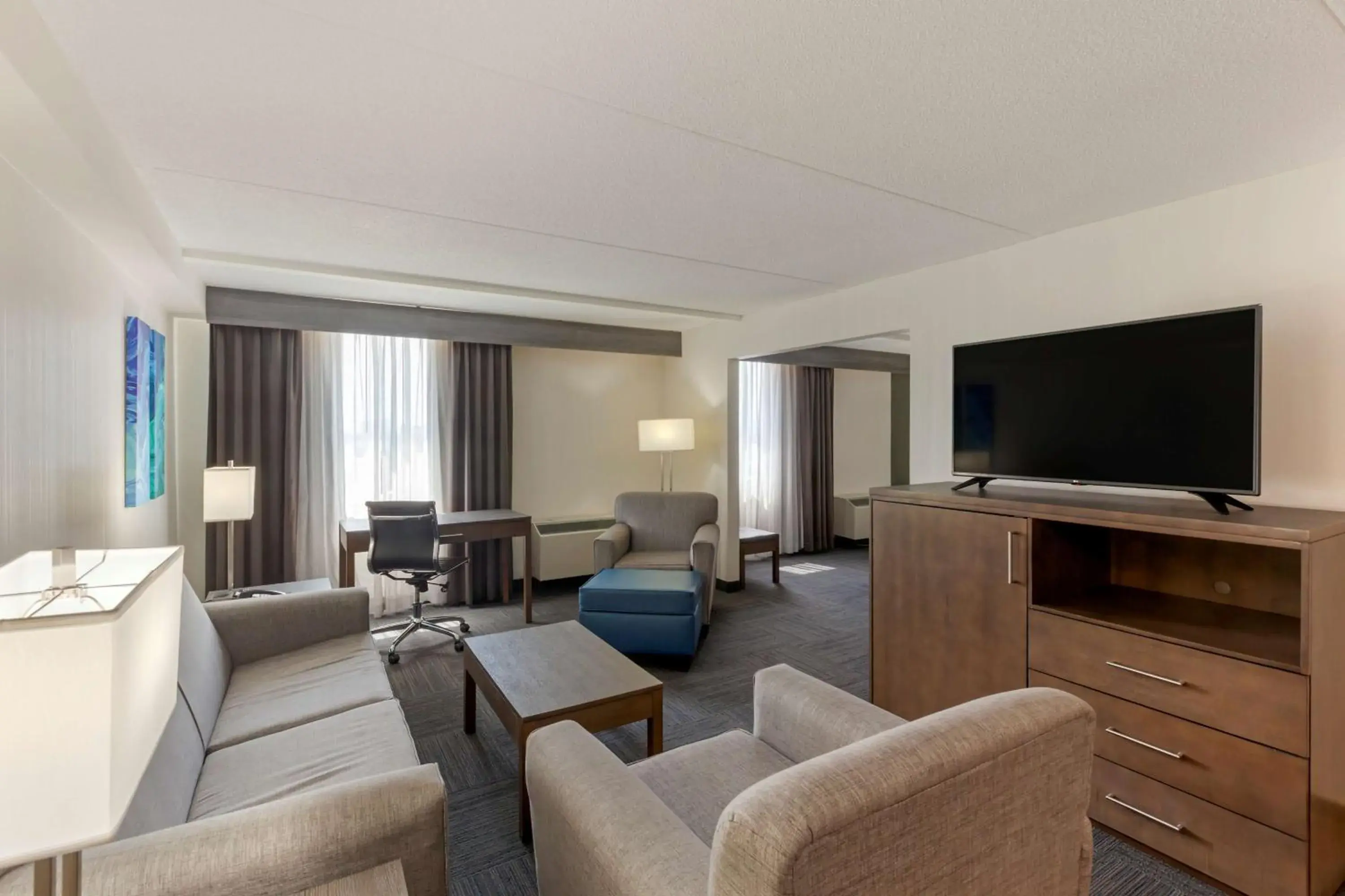 King Suite in Best Western Plus Toronto Airport Hotel King Suite in Best Western Plus Toronto Airport Hotel