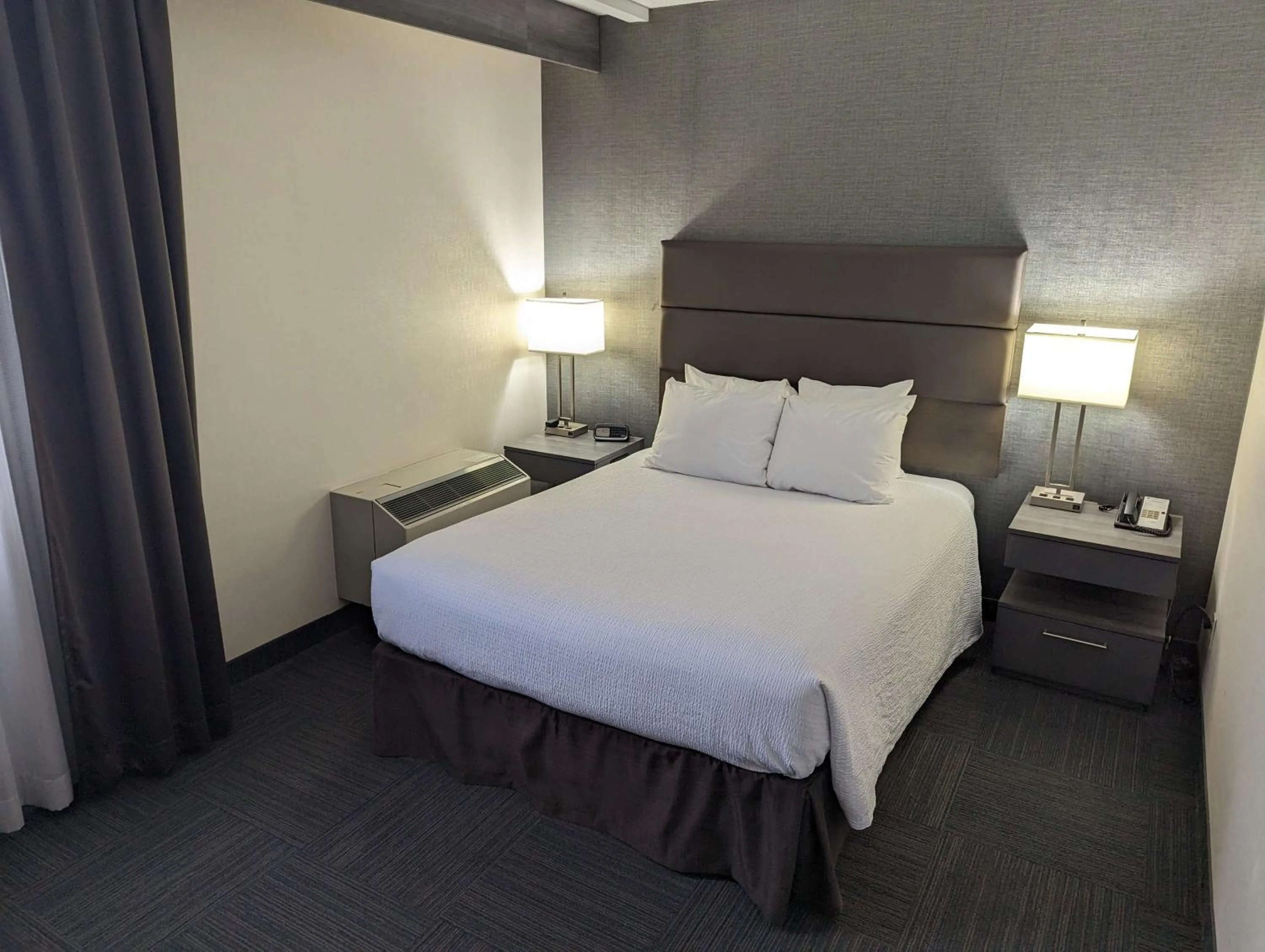 Bedroom, Bed in Best Western Plus Toronto Airport Hotel