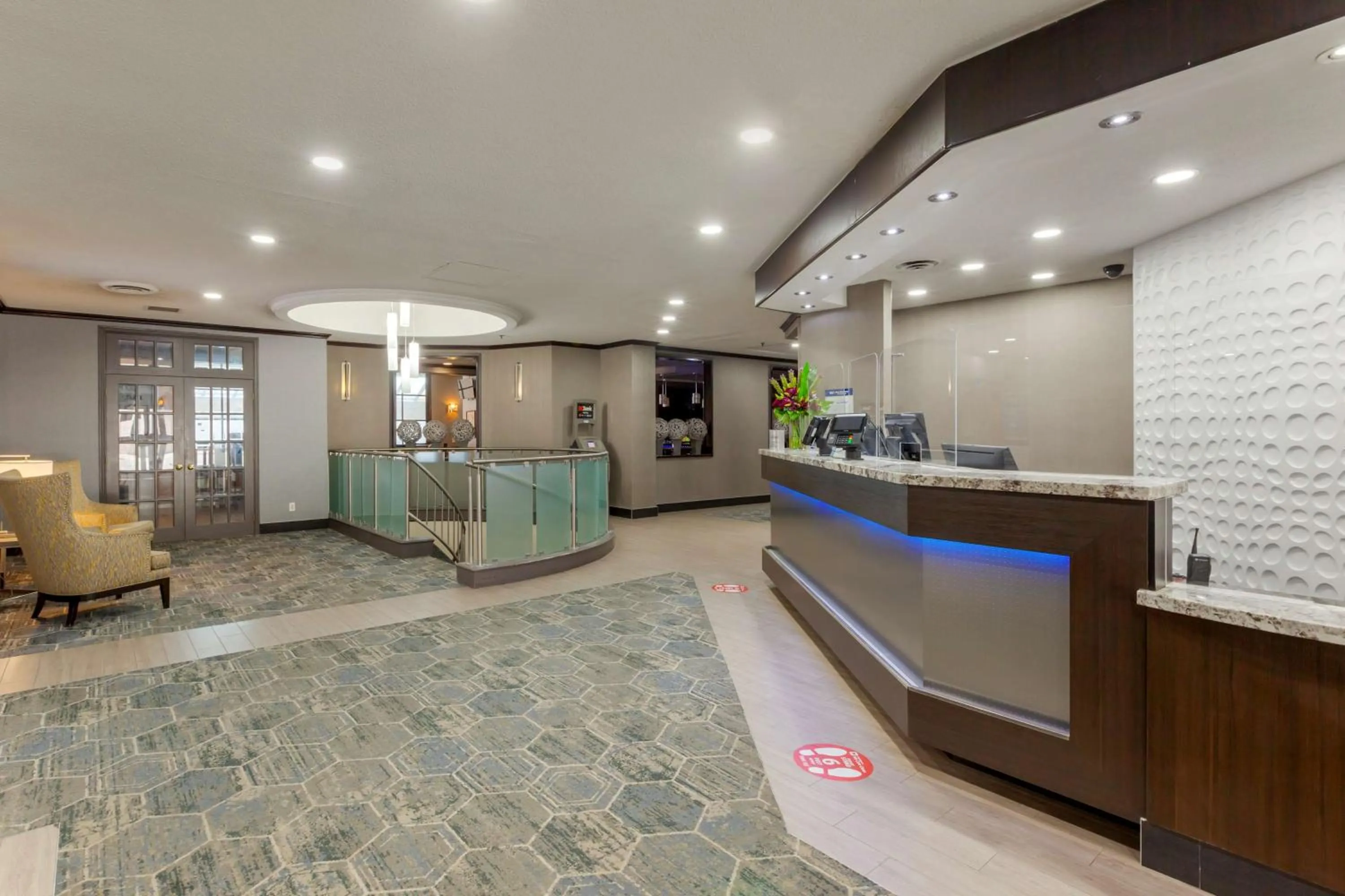 Lobby or reception in Best Western Plus Toronto Airport Hotel