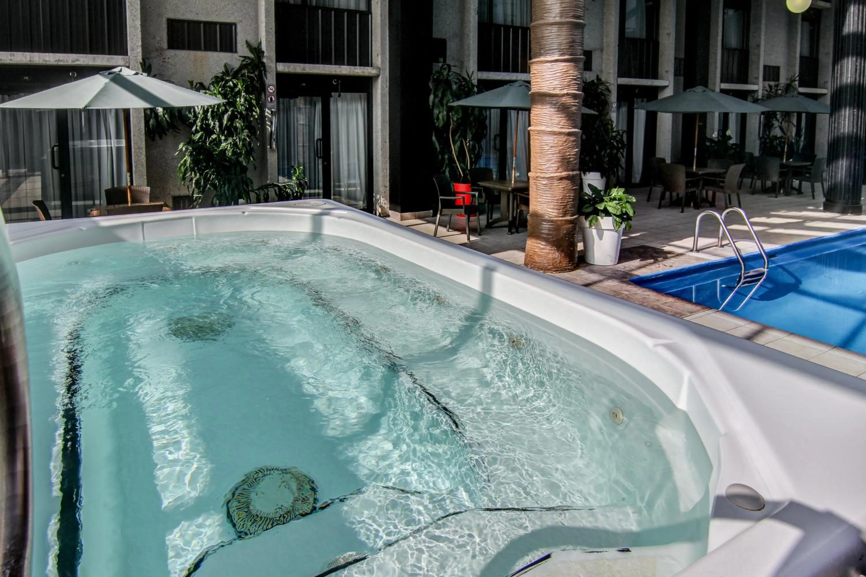 Hot Tub in La Saguenéenne - Hôtel et Centre de Congrès