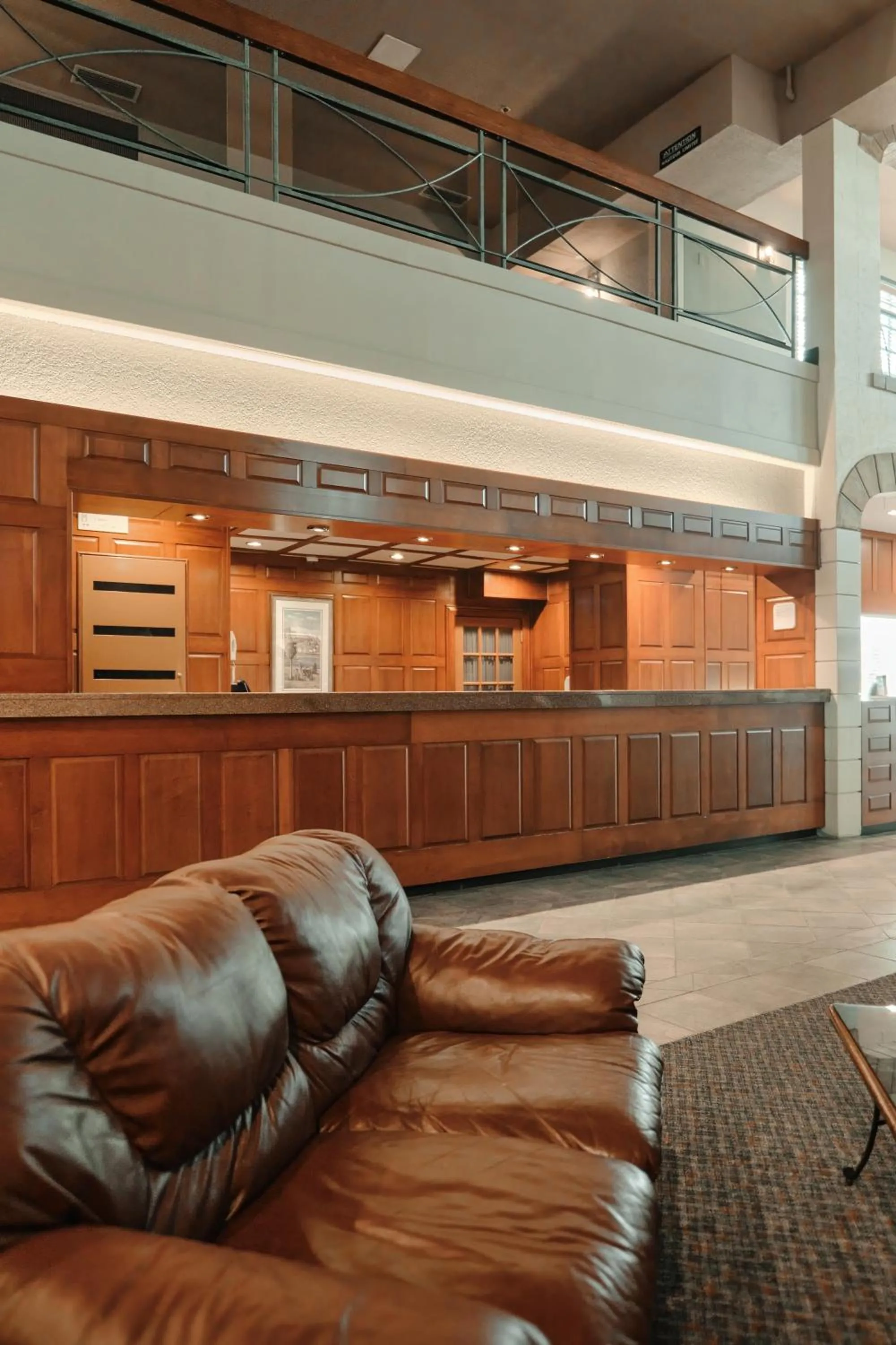 Lobby or reception in La Saguenéenne - Hôtel et Centre de Congrès