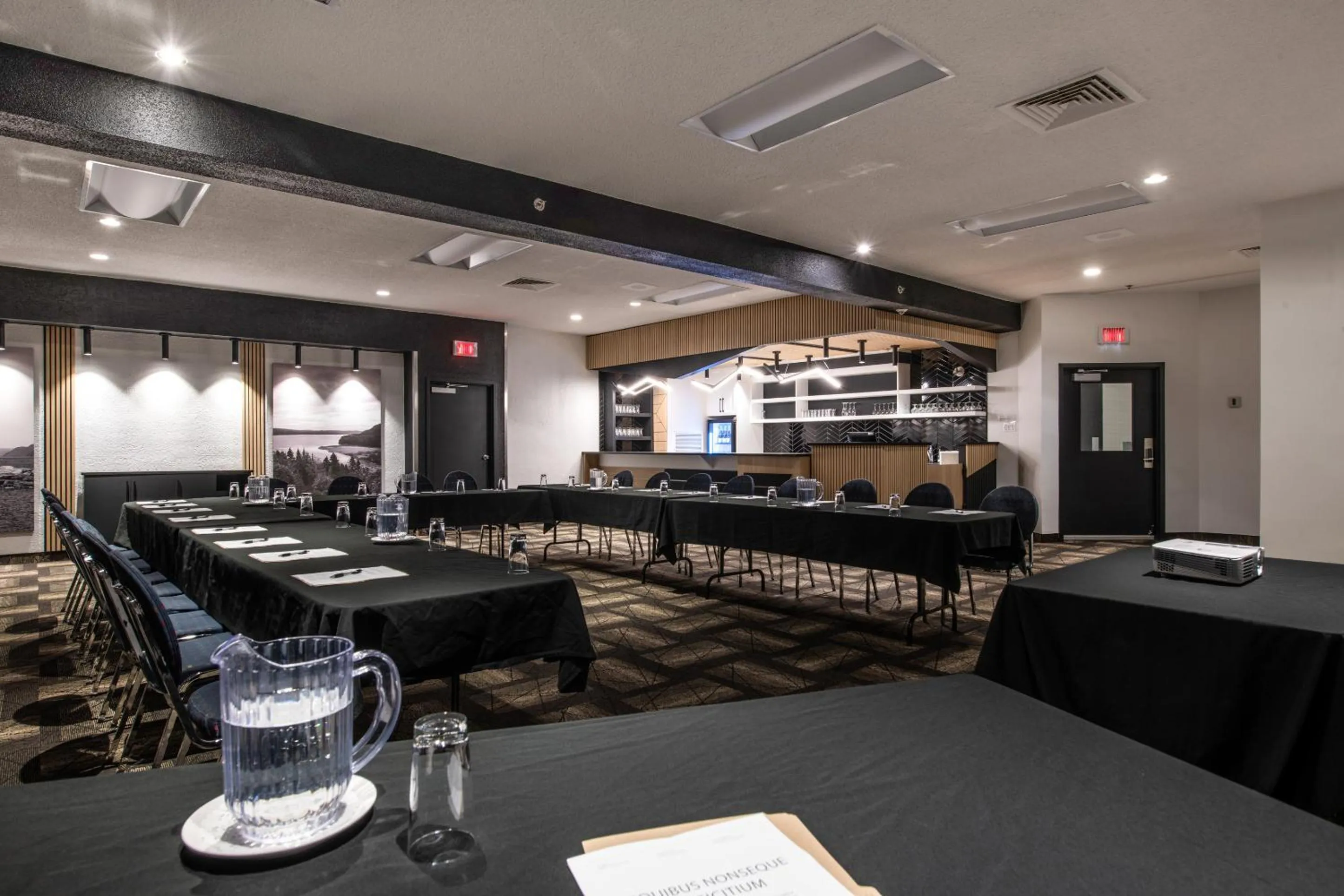 Business facilities in La Saguenéenne - Hôtel et Centre de Congrès