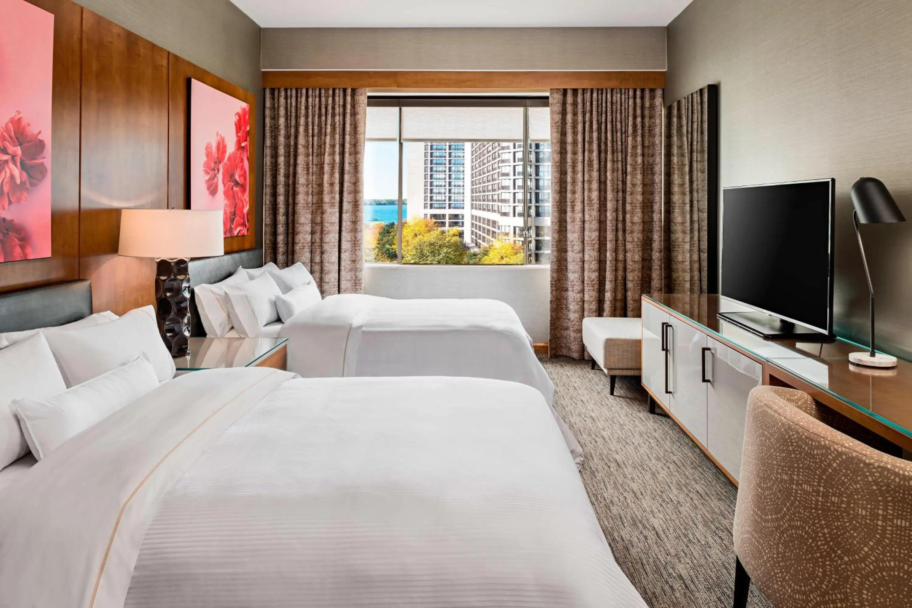 Bedroom, Bed in The Westin Harbour Castle, Toronto