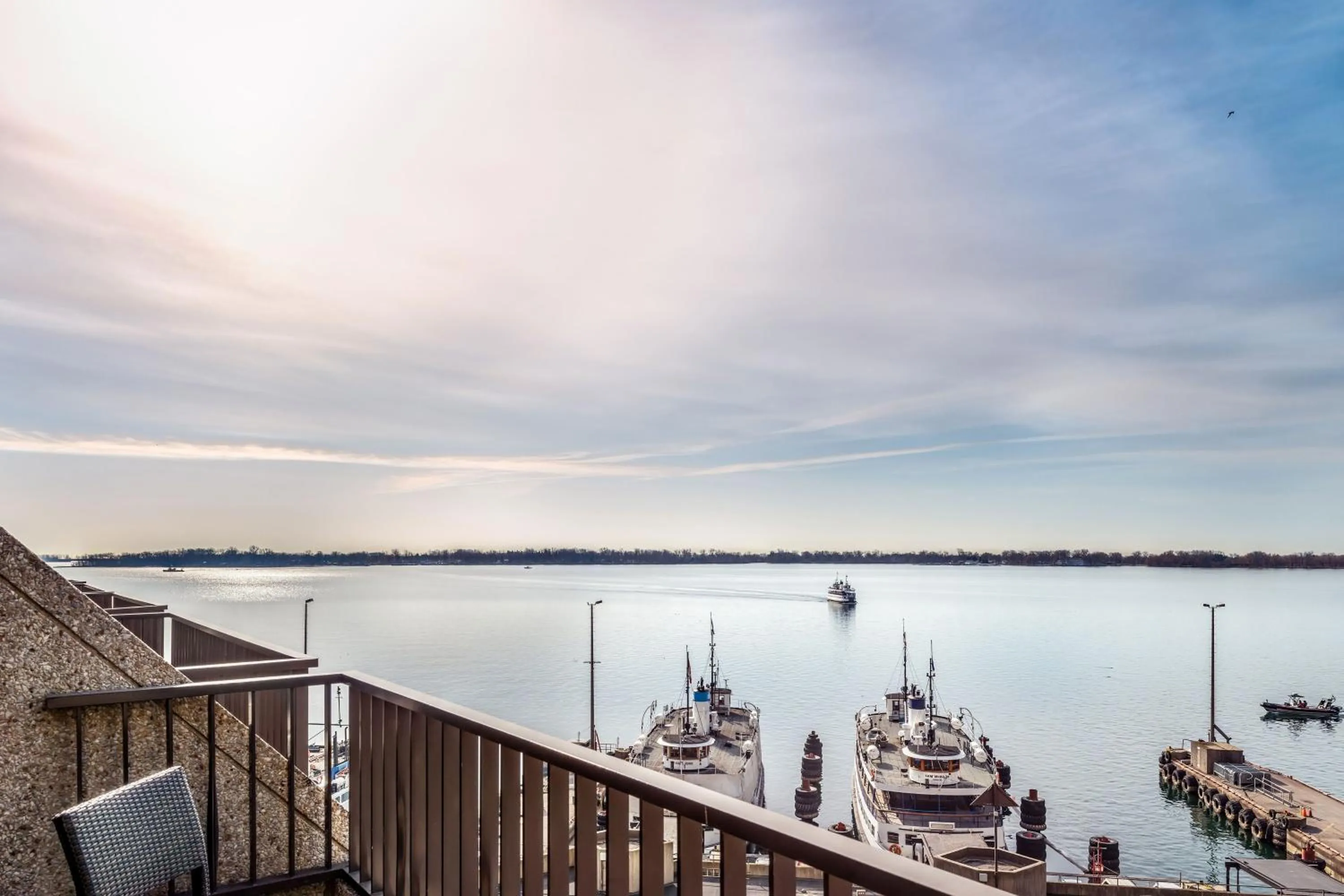Photo of the whole room in The Westin Harbour Castle, Toronto