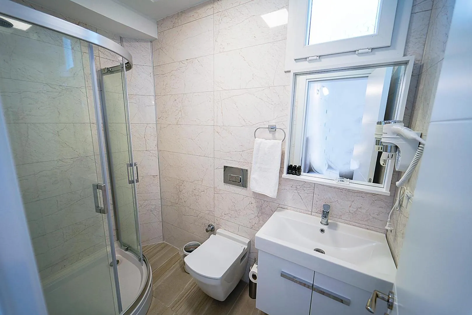 Bathroom in Tepehan by Özkul