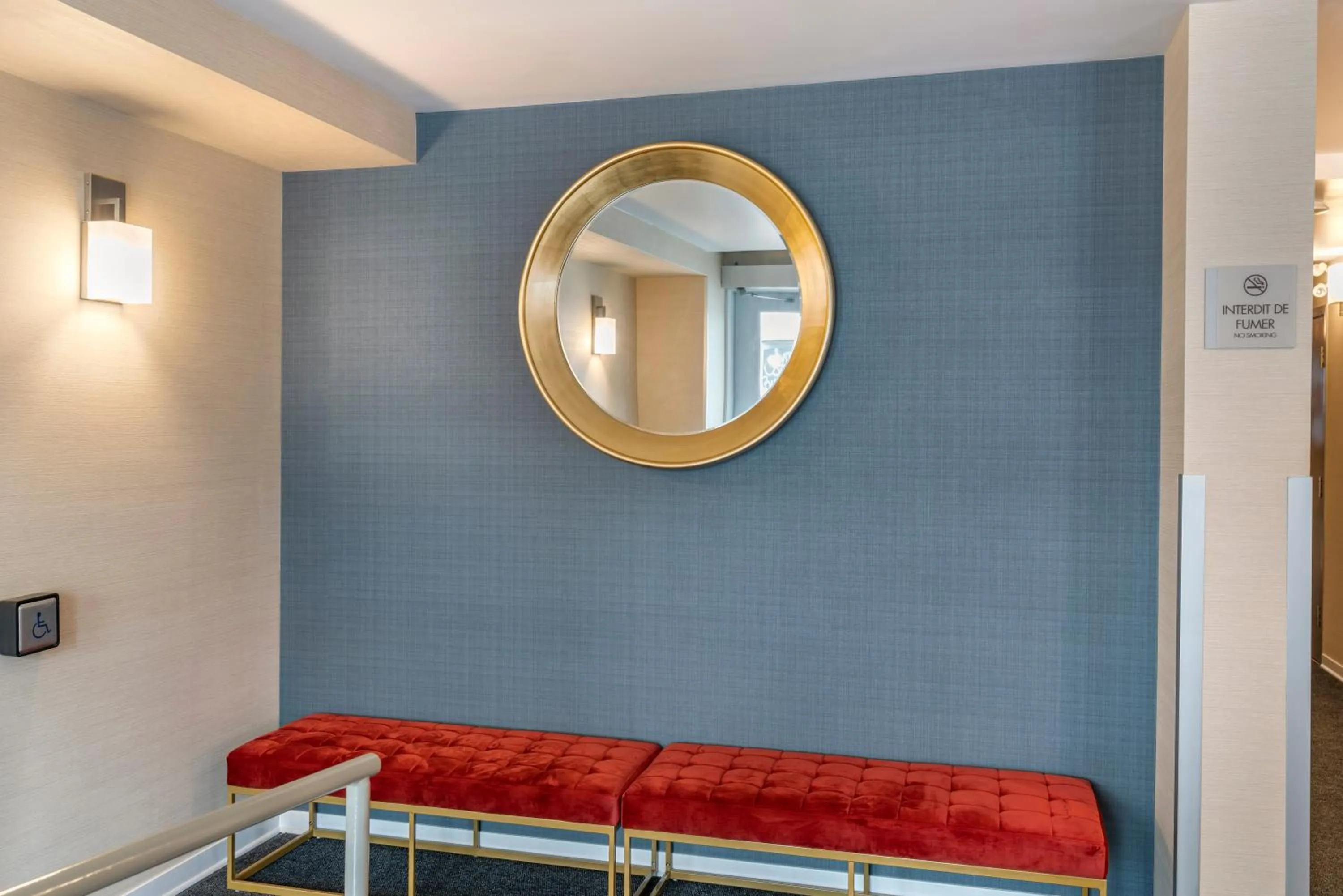 Communal lounge/ TV room in Econo Lodge