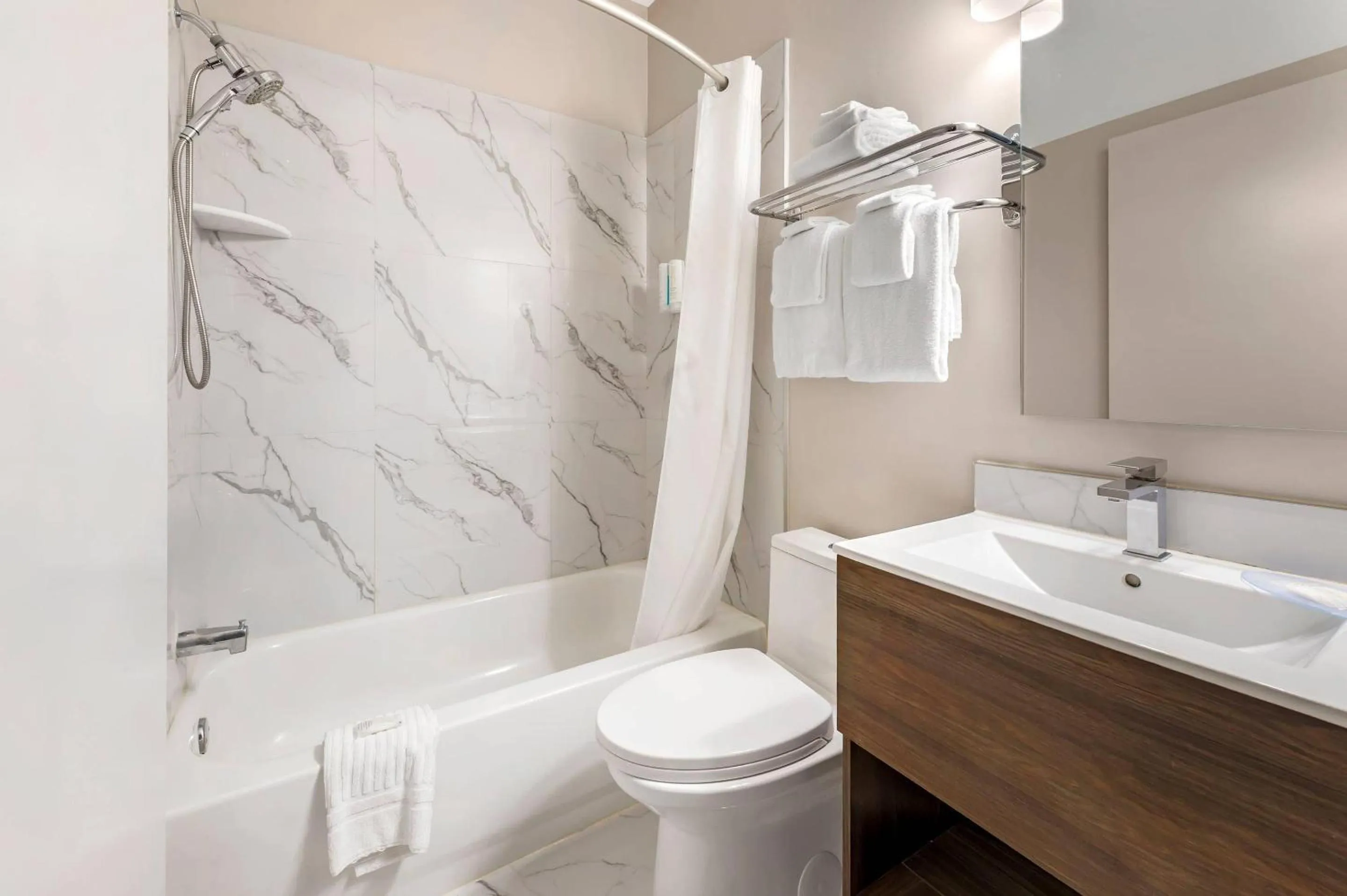 Bedroom in Econo Lodge