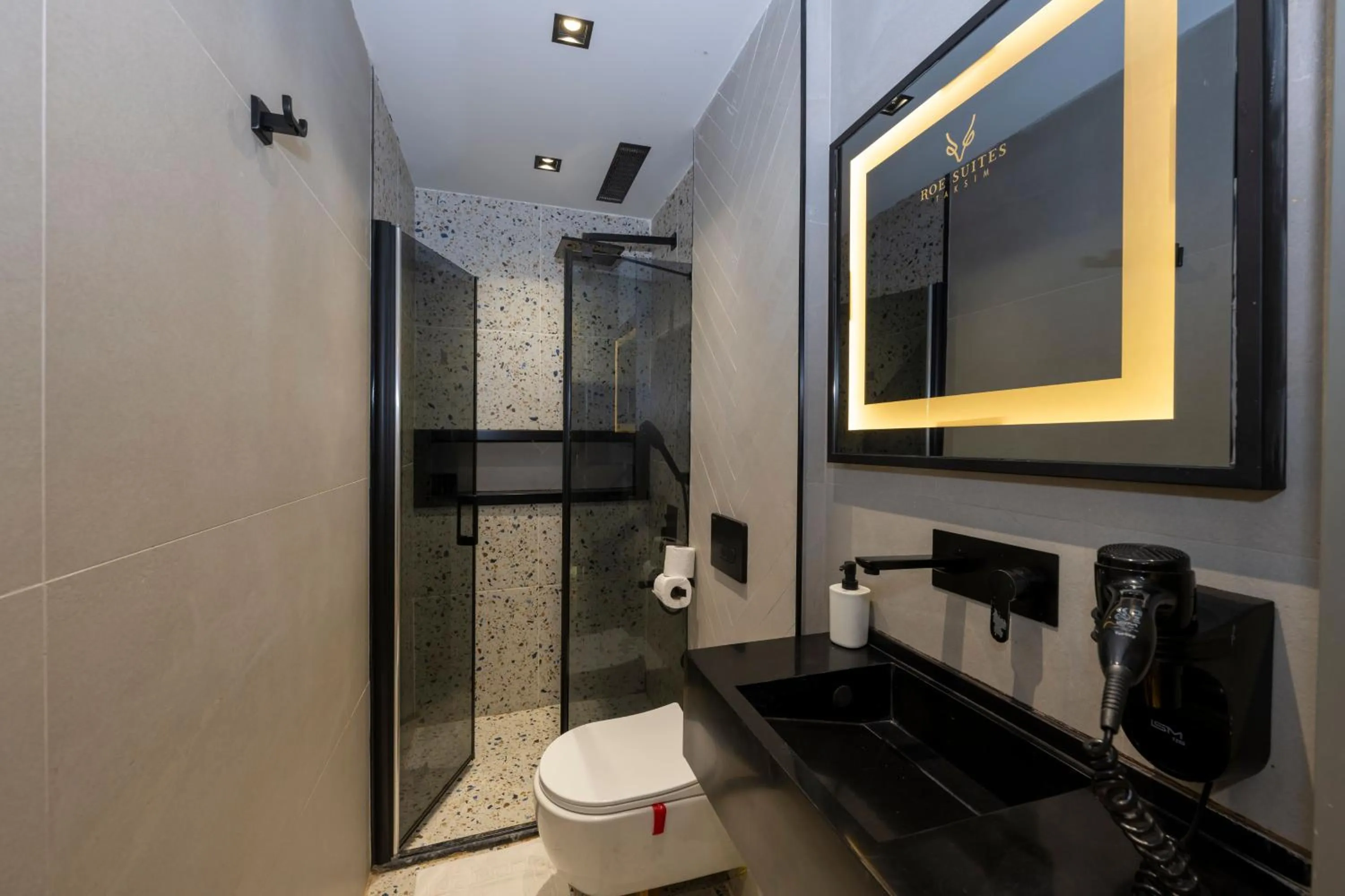 Shower in Roe Suite Hotel - TAKSIM