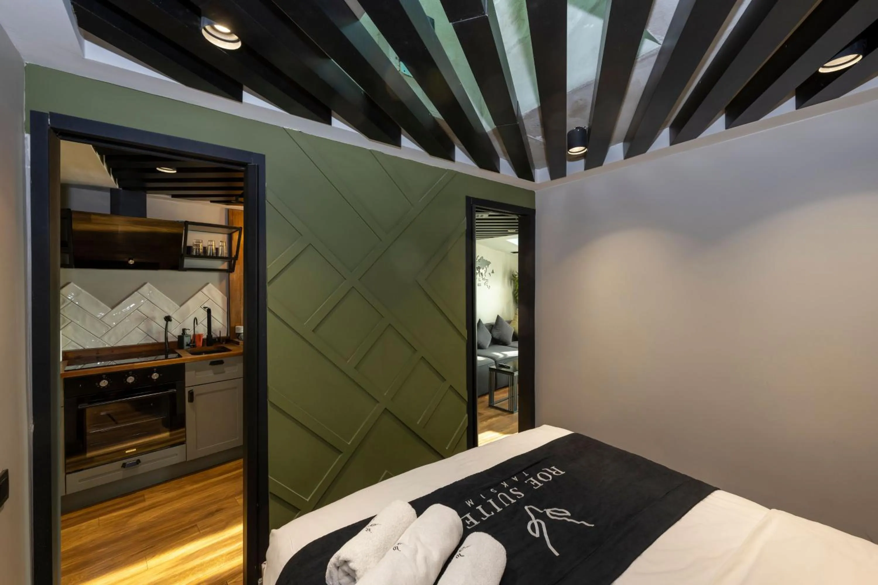 Bed in Roe Suite Hotel - TAKSIM