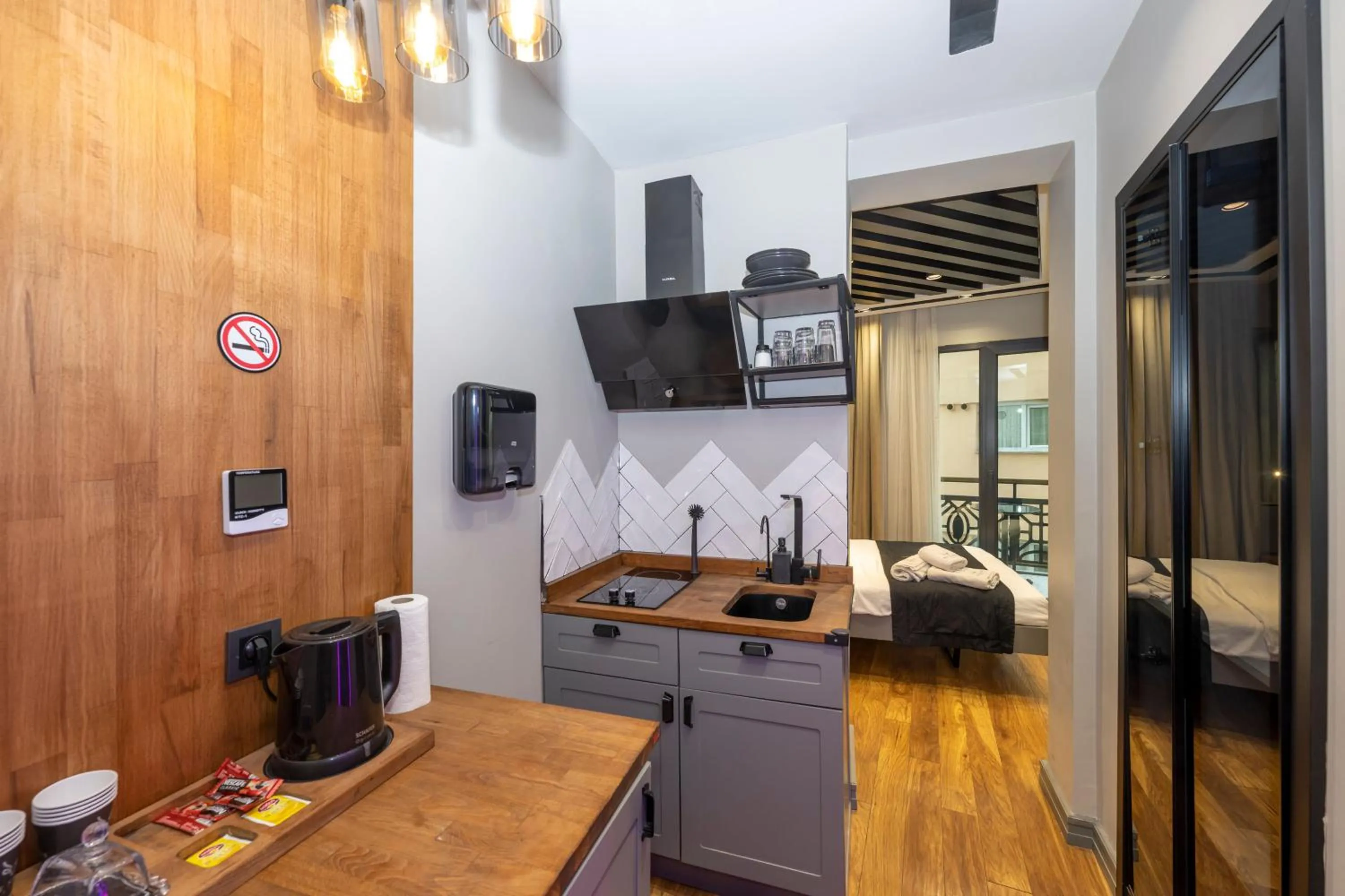 Kitchen or kitchenette, Bed in Roe Suite Hotel - TAKSIM