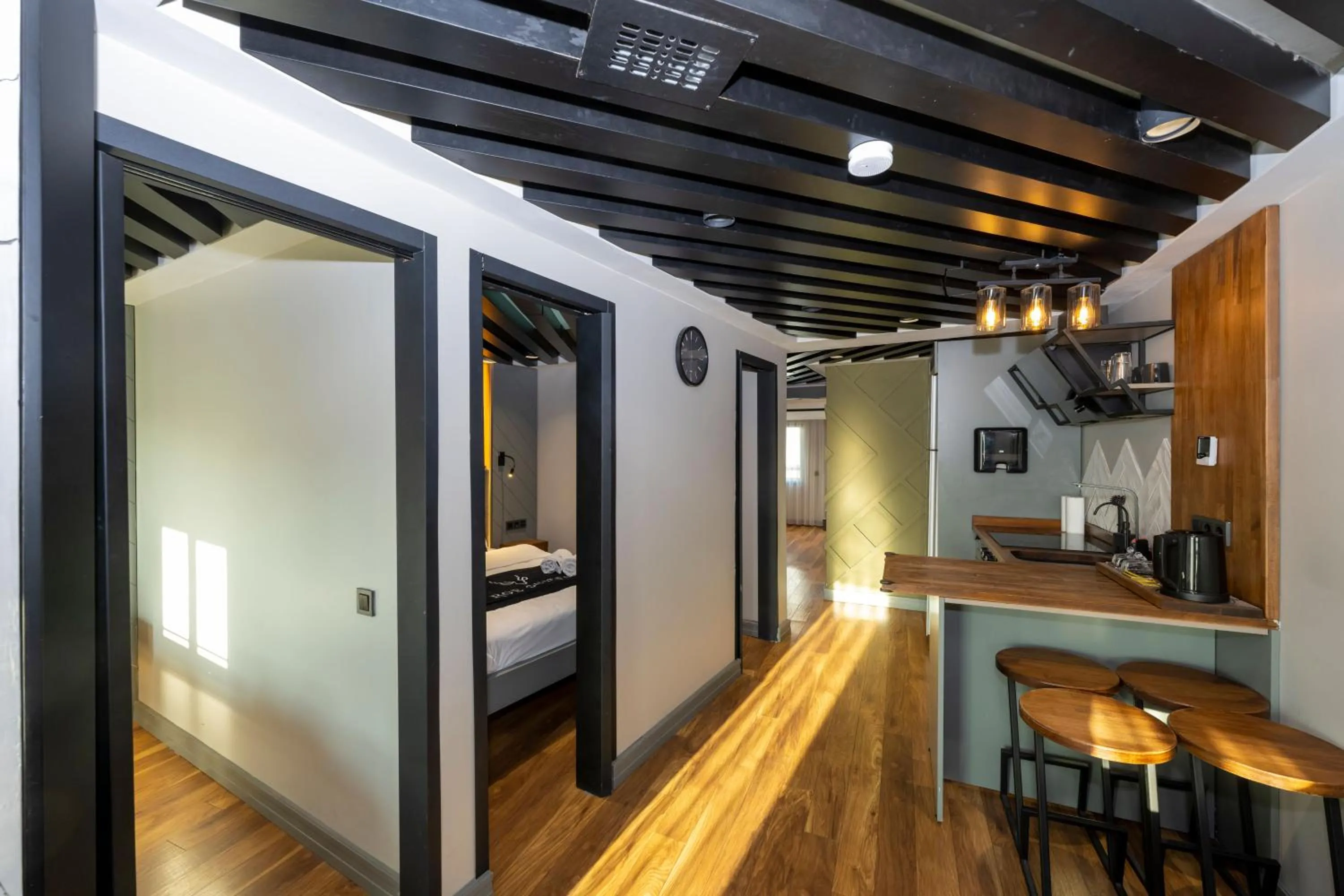 Kitchen or kitchenette, Bed in Roe Suite Hotel - TAKSIM