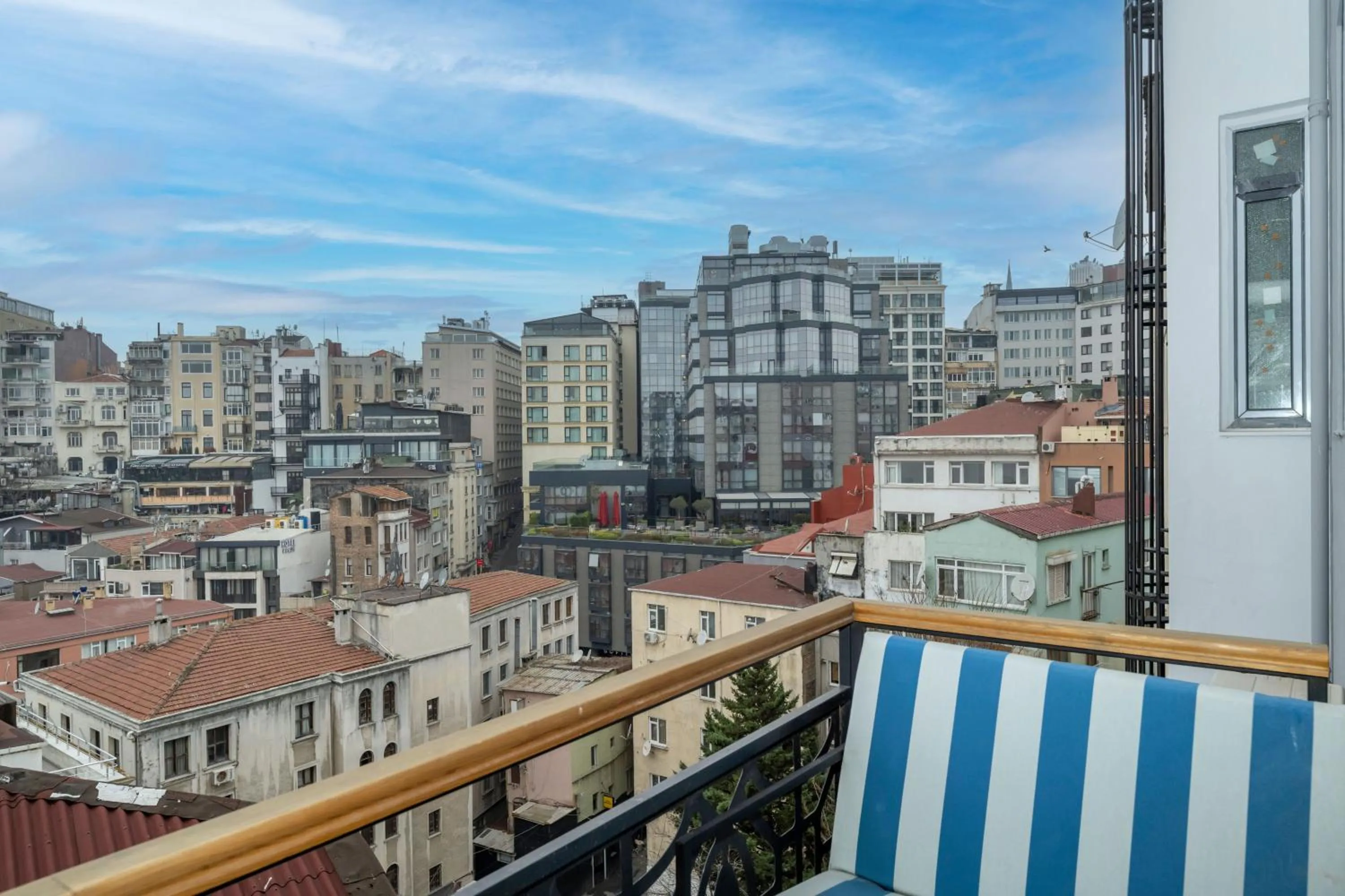 Day in Roe Suite Hotel - TAKSIM