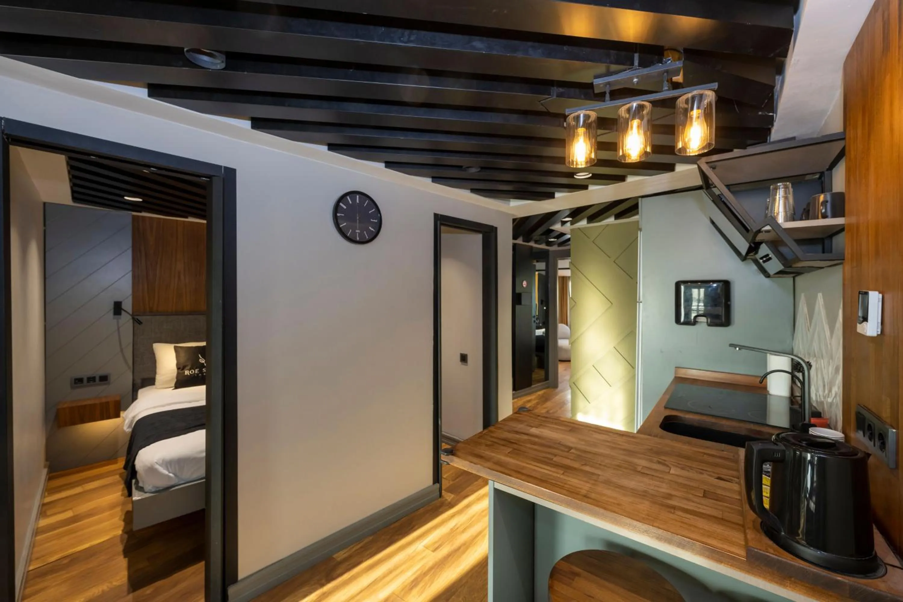 Kitchen or kitchenette, Bed in Roe Suite Hotel - TAKSIM