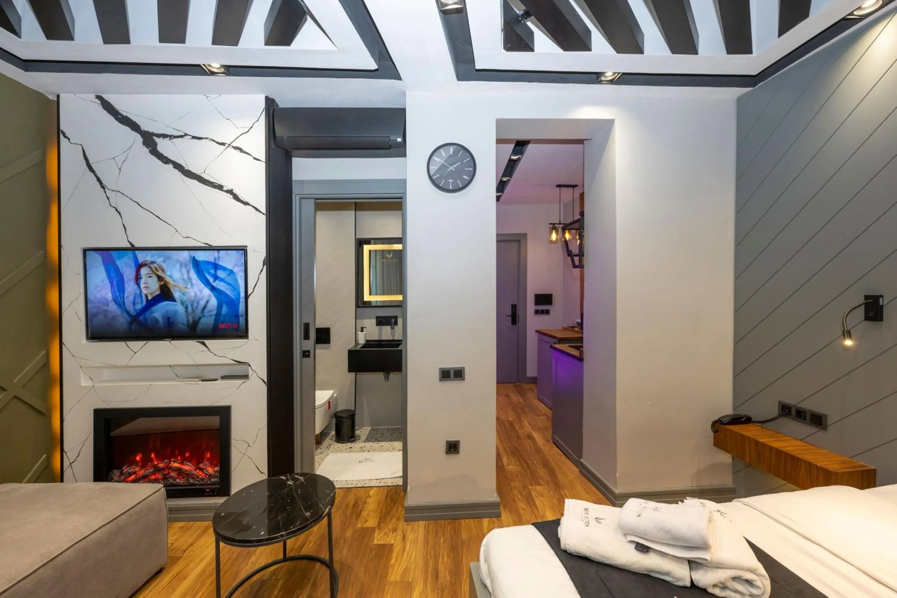 Bathroom, Bed in Roe Suite Hotel - TAKSIM