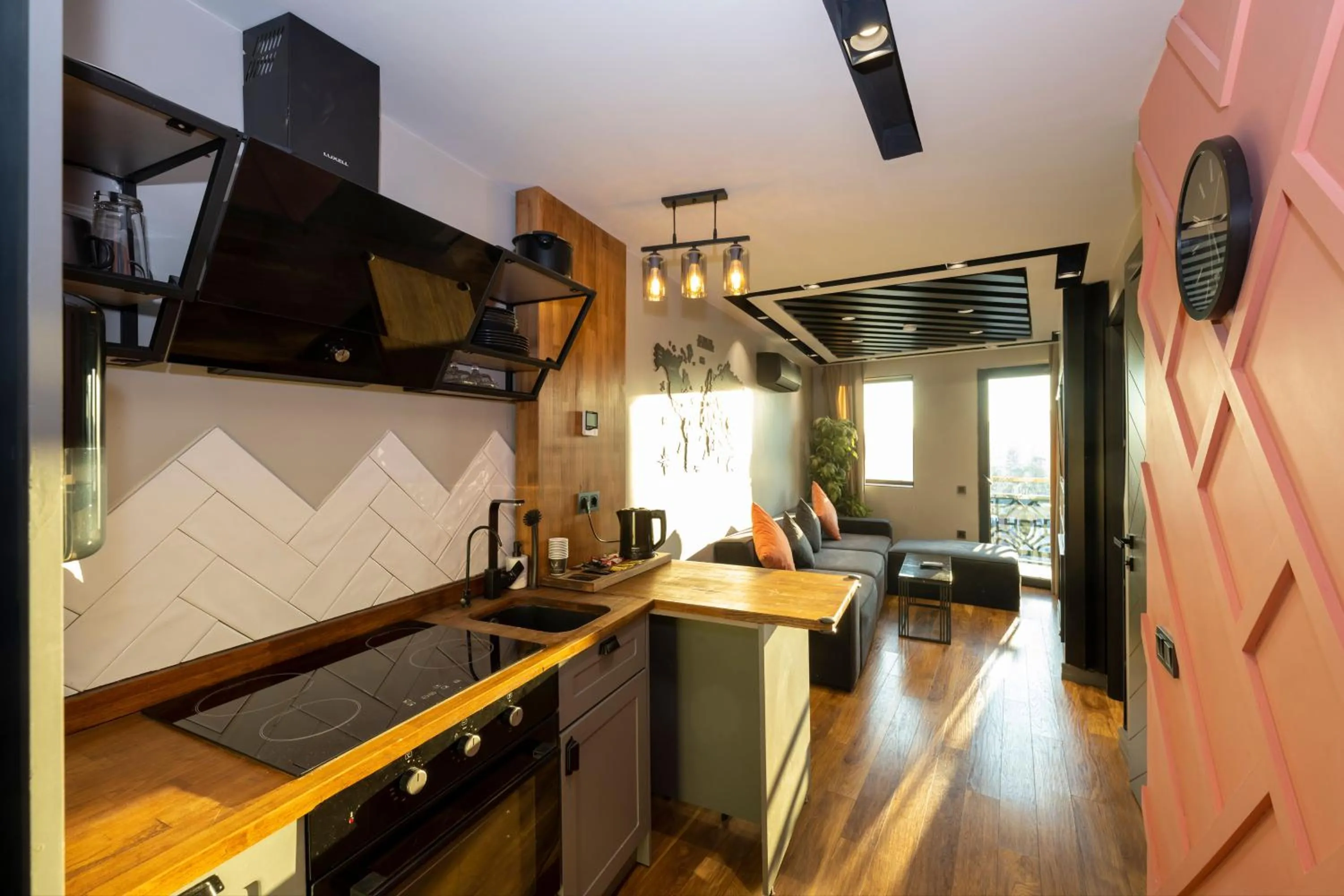 TV and multimedia in Roe Suite Hotel - TAKSIM