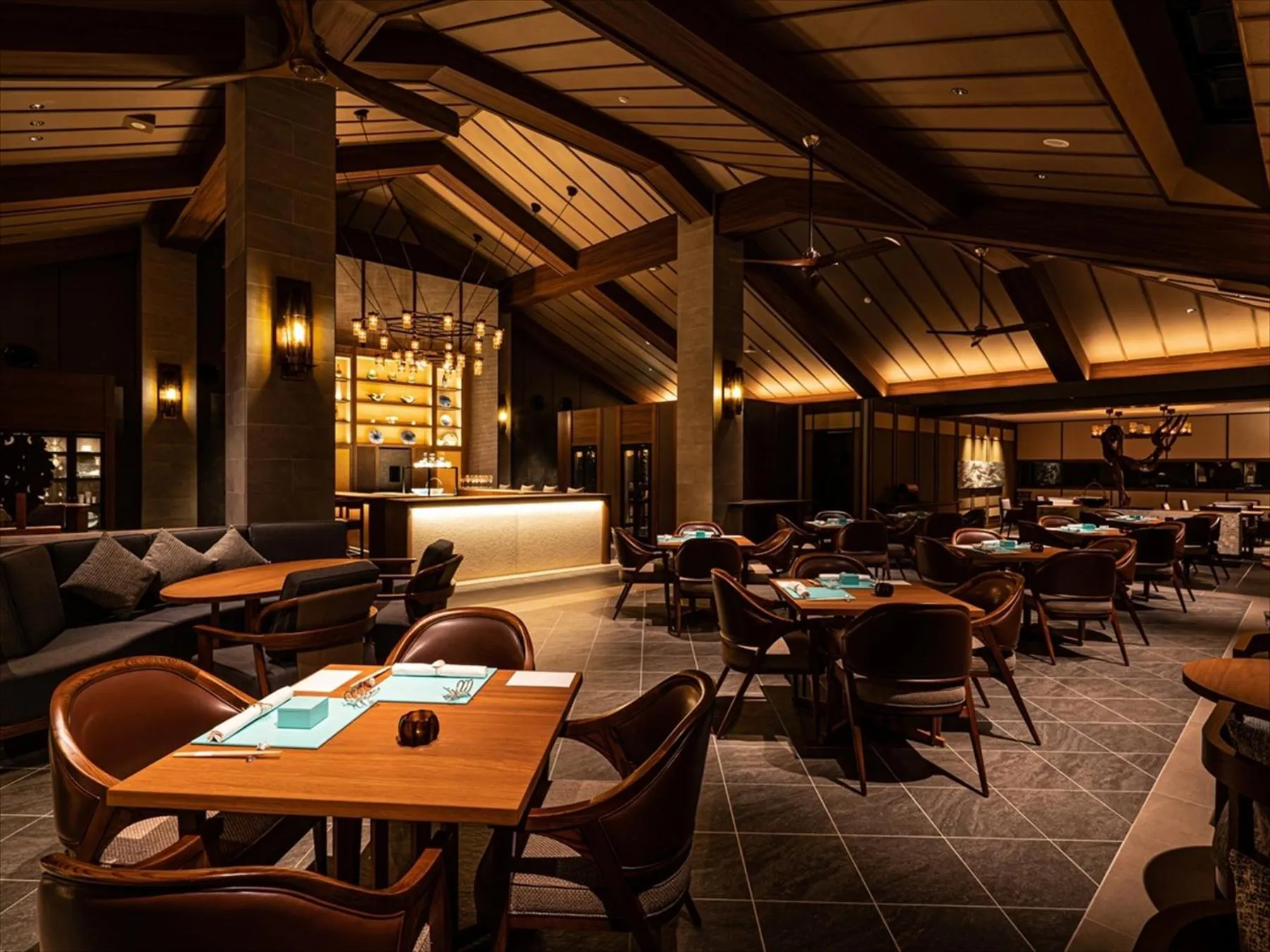 Restaurant/places to eat in One Suite THE GRAND