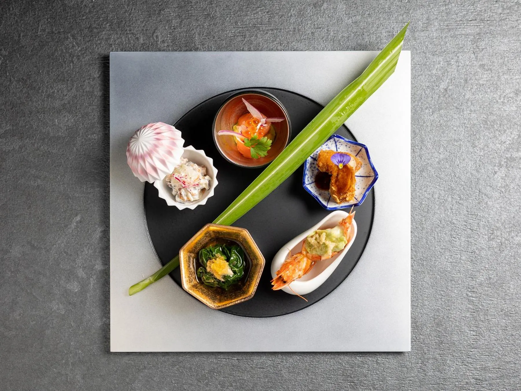 Restaurant/places to eat in One Suite THE GRAND