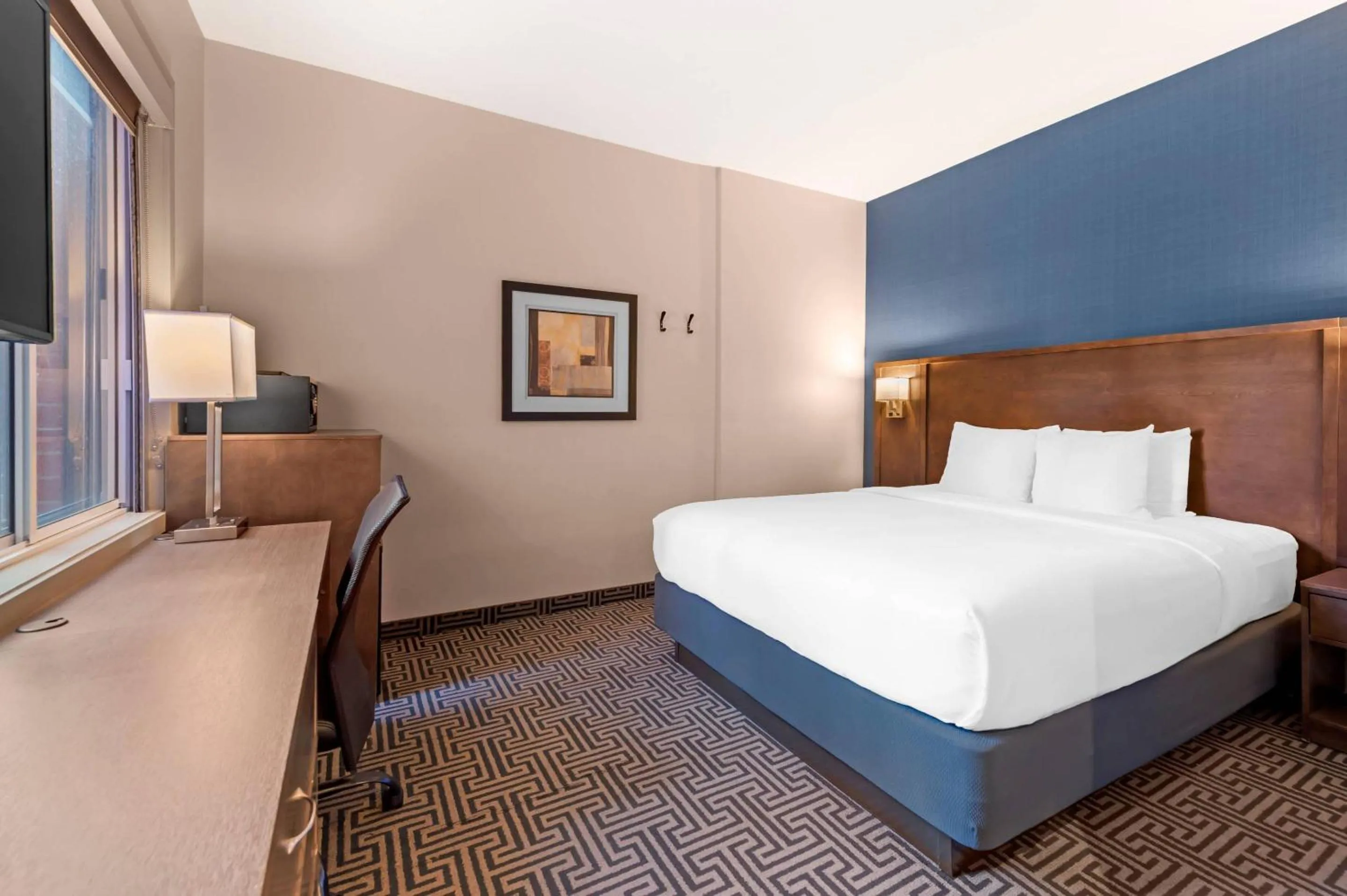 Bedroom, Bed in Quality Inn Centre-Ville