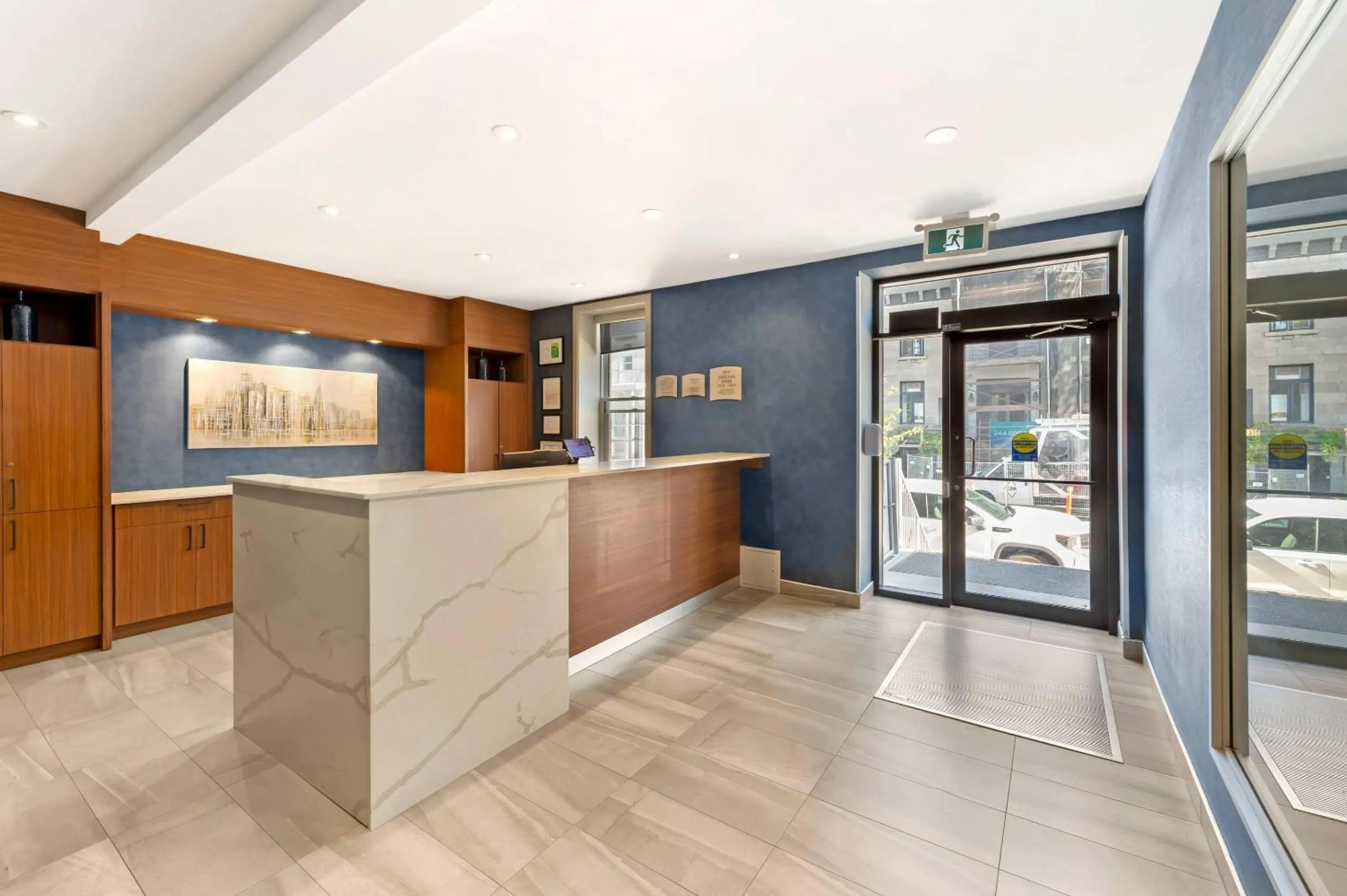 Lobby or reception in Quality Inn Centre-Ville