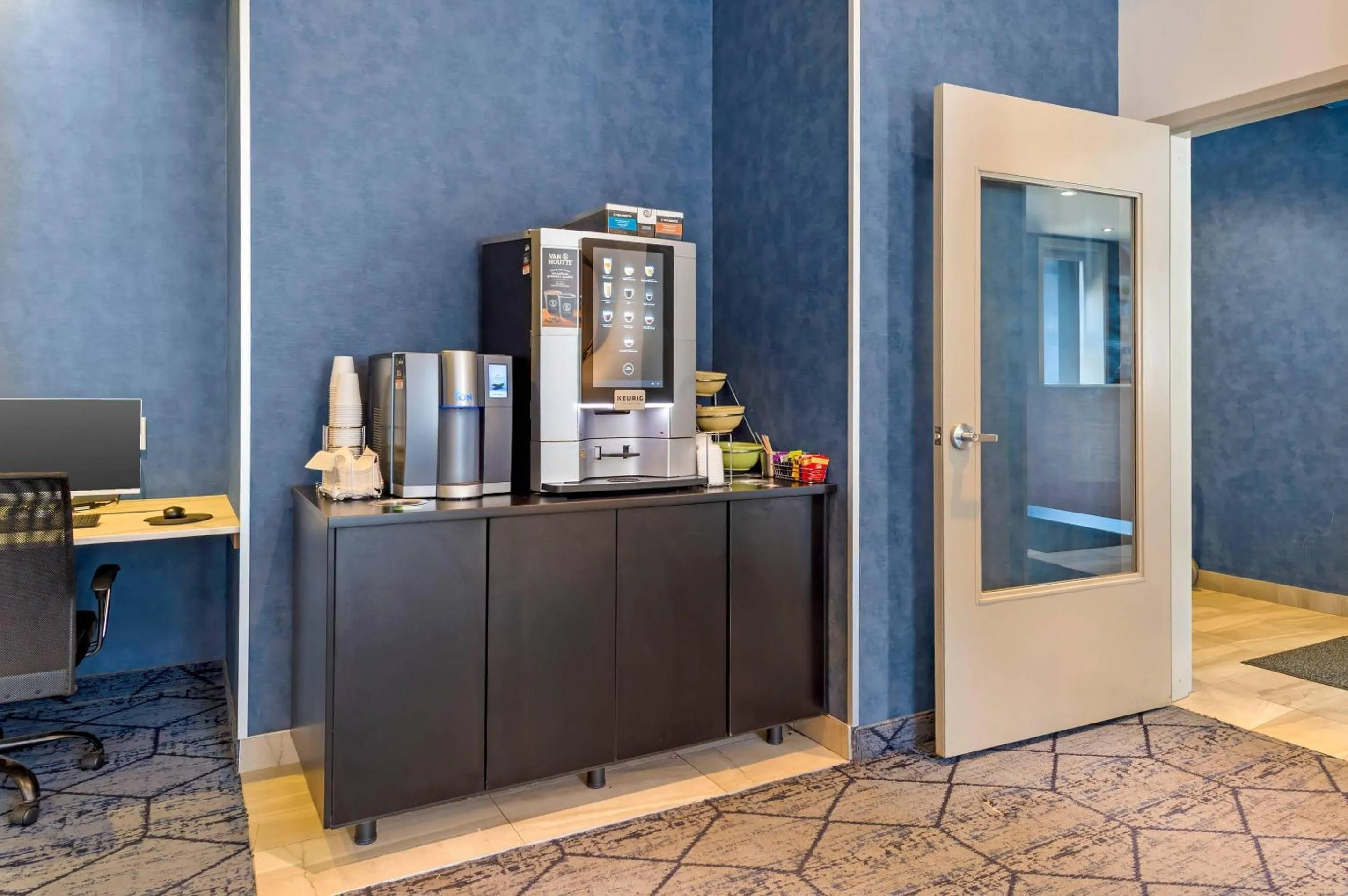 Lobby or reception in Quality Inn Centre-Ville