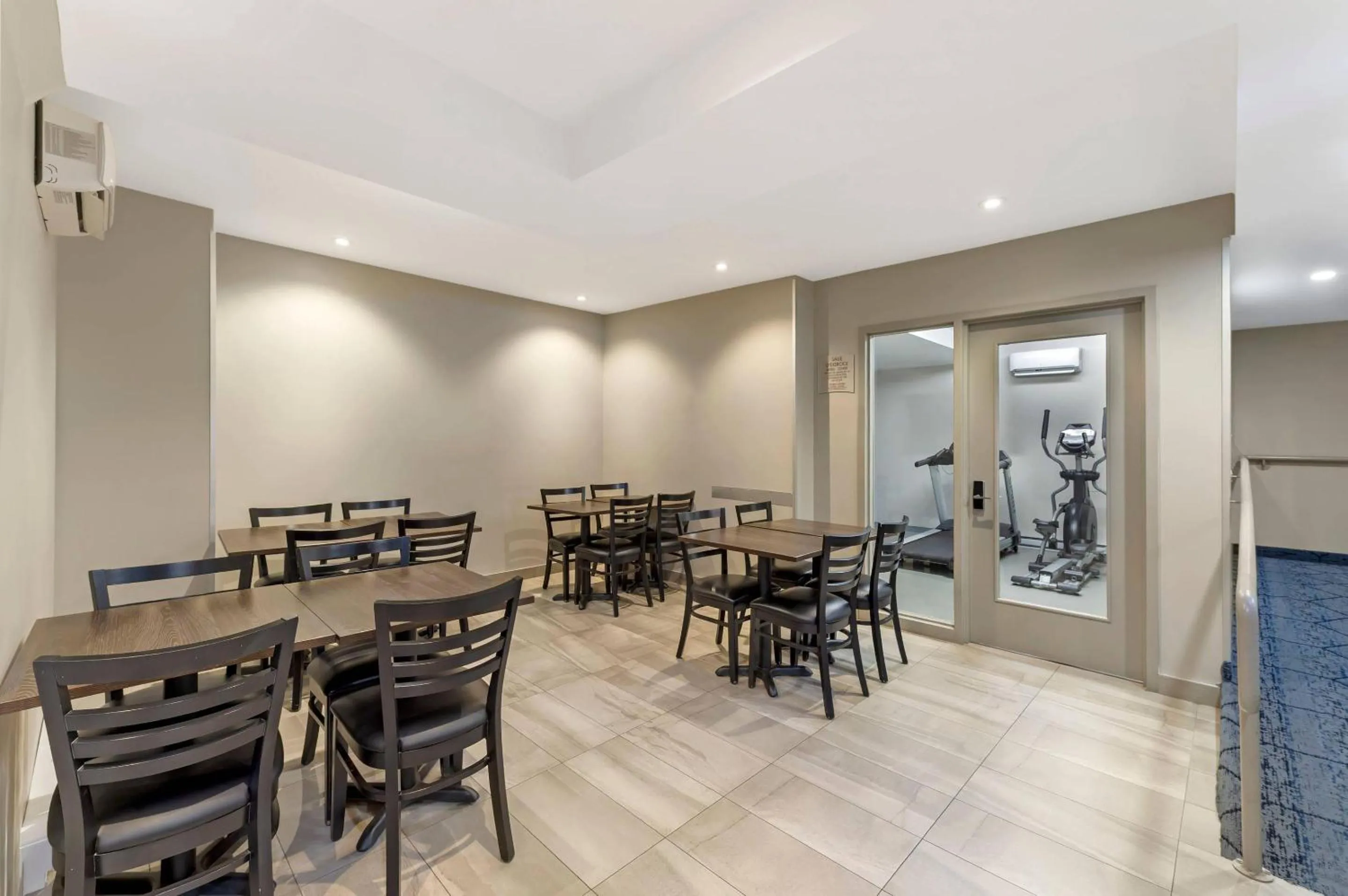 Breakfast in Quality Inn Centre-Ville