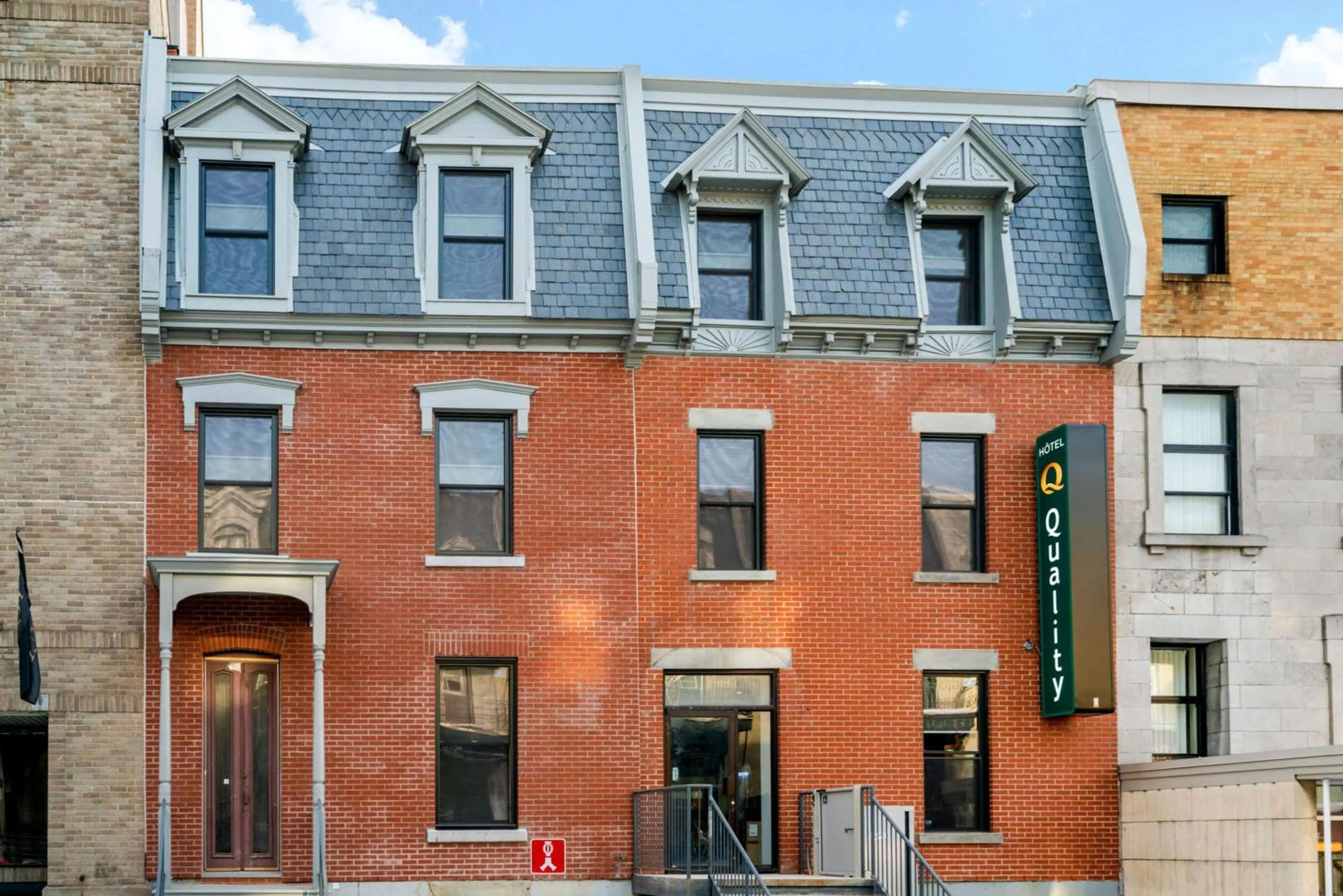 Property building in Quality Inn Centre-Ville