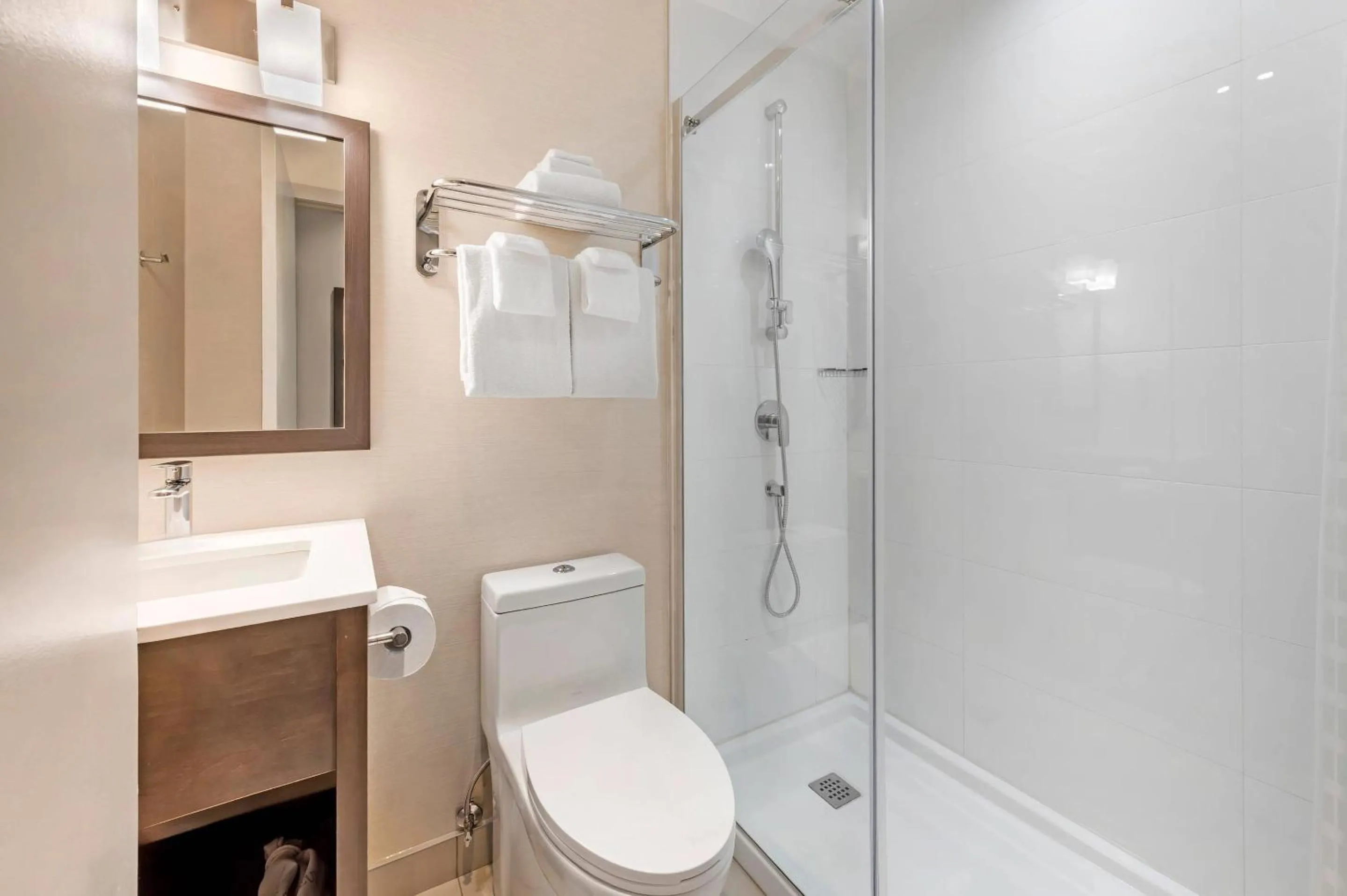 Bedroom in Quality Inn Centre-Ville