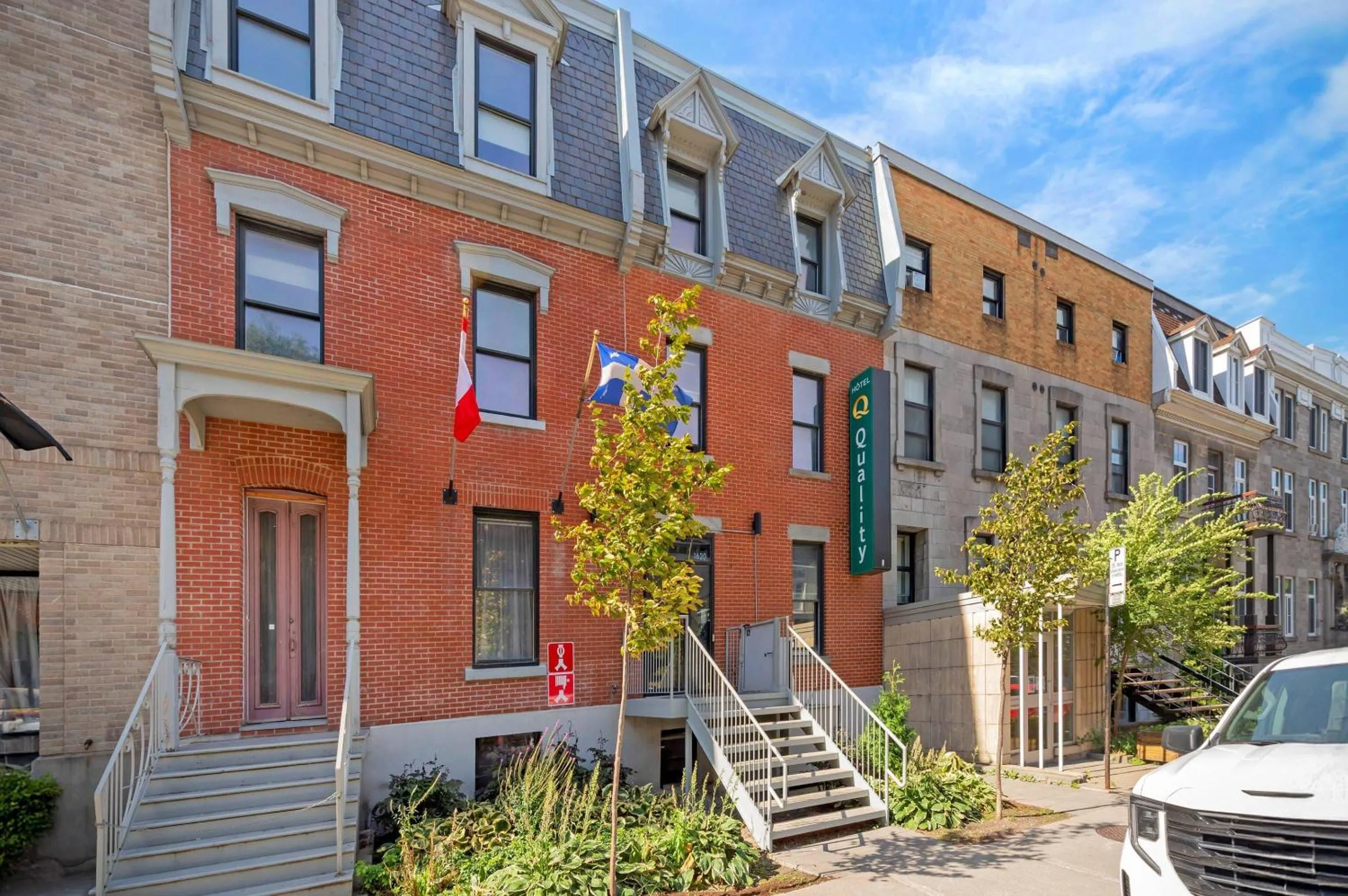 Property building in Quality Inn Centre-Ville