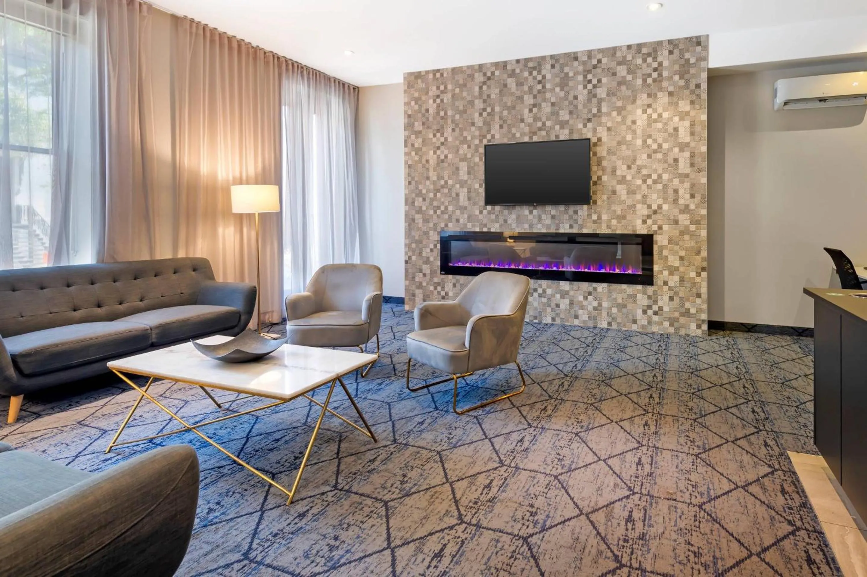 Lobby or reception in Quality Inn Centre-Ville