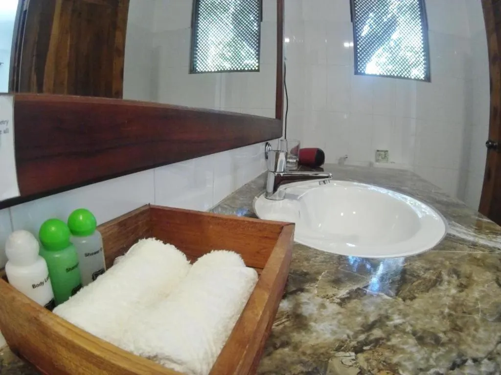 Bathroom in Sundaras Resort & Spa Dambulla