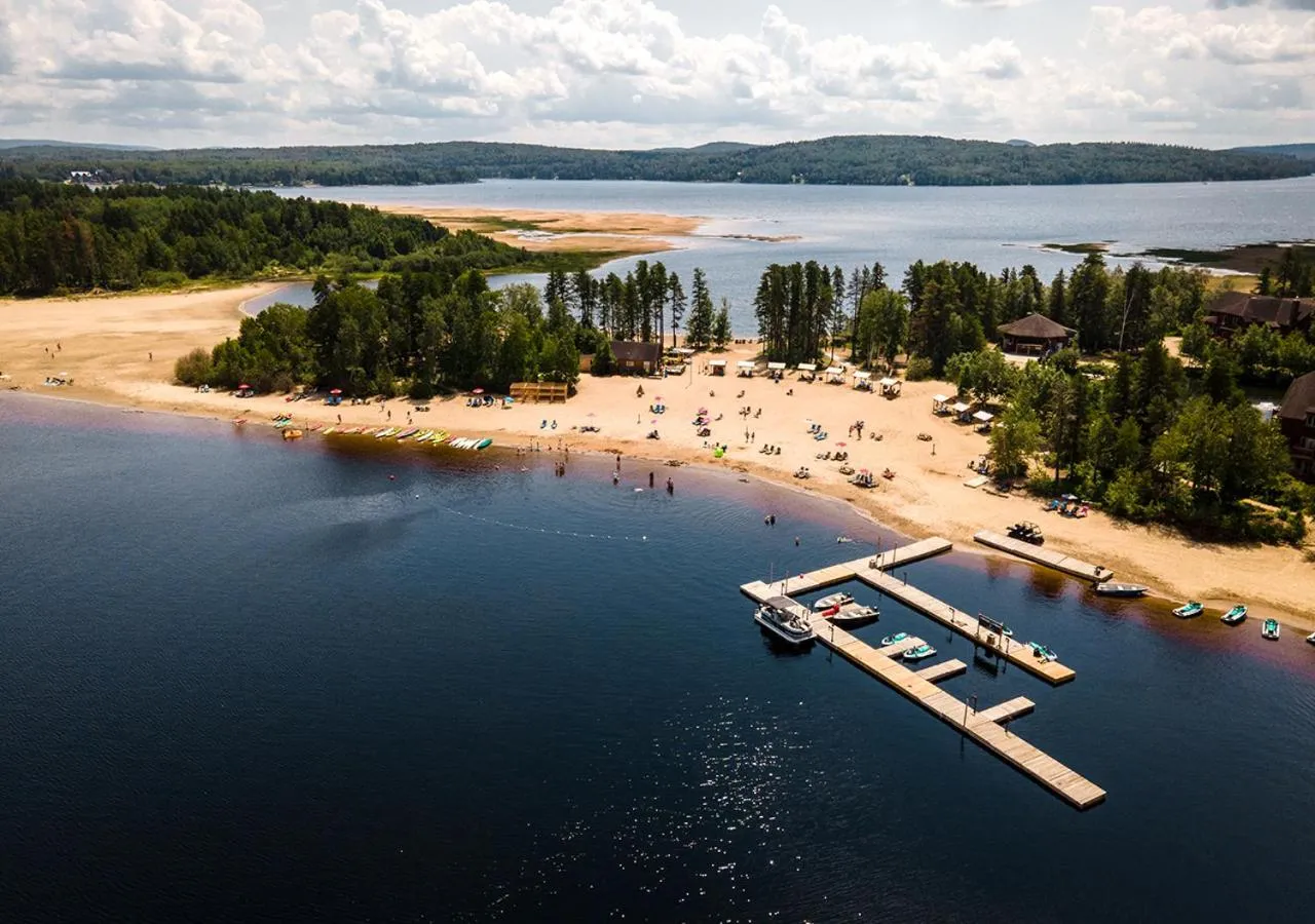 Bird's eye view in Auberge du Lac Taureau et Condos