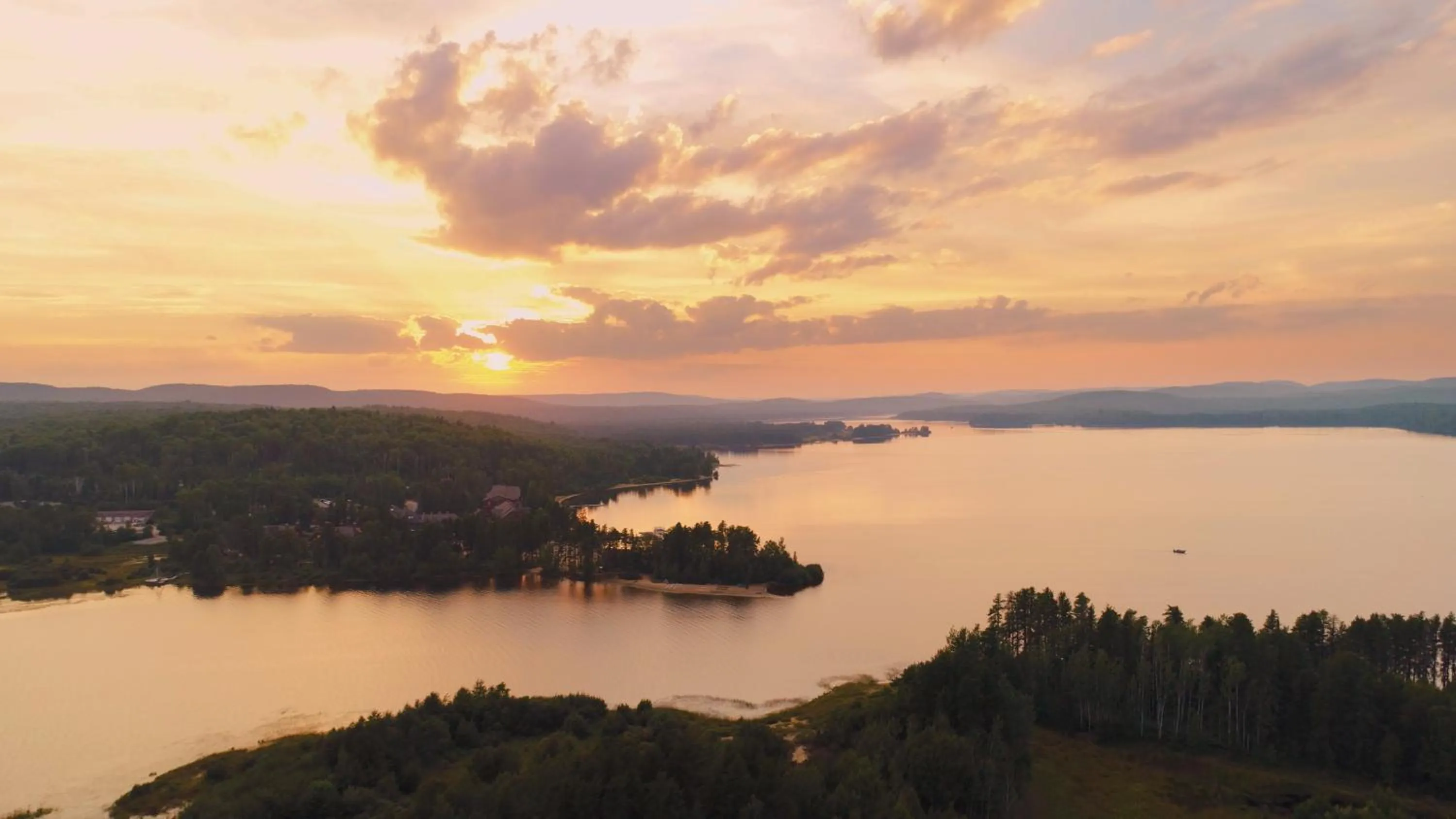 Bird's eye view in Auberge du Lac Taureau et Condos