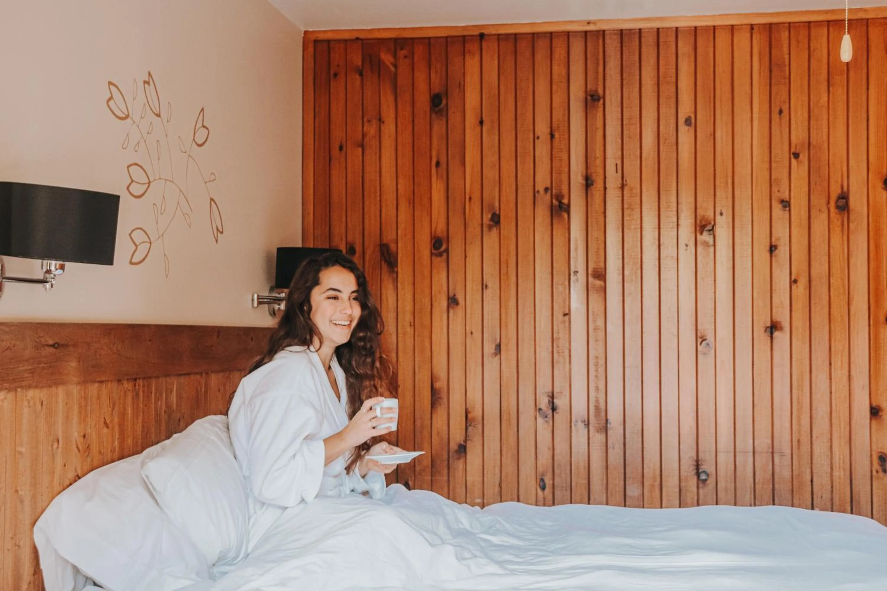 Bedroom, Bed in Auberge du Lac Taureau et Condos