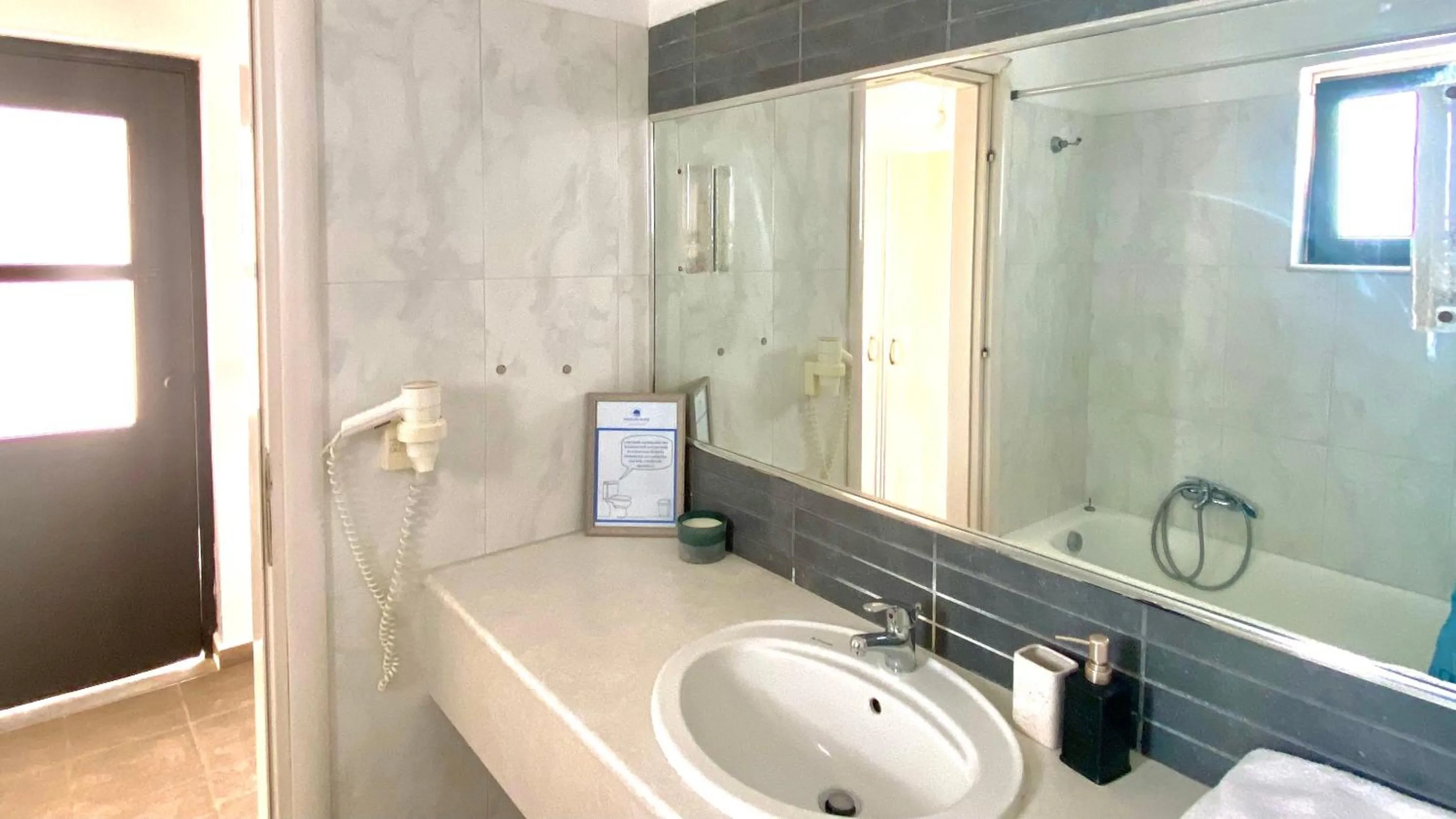 Bathroom in Penélope Hotel