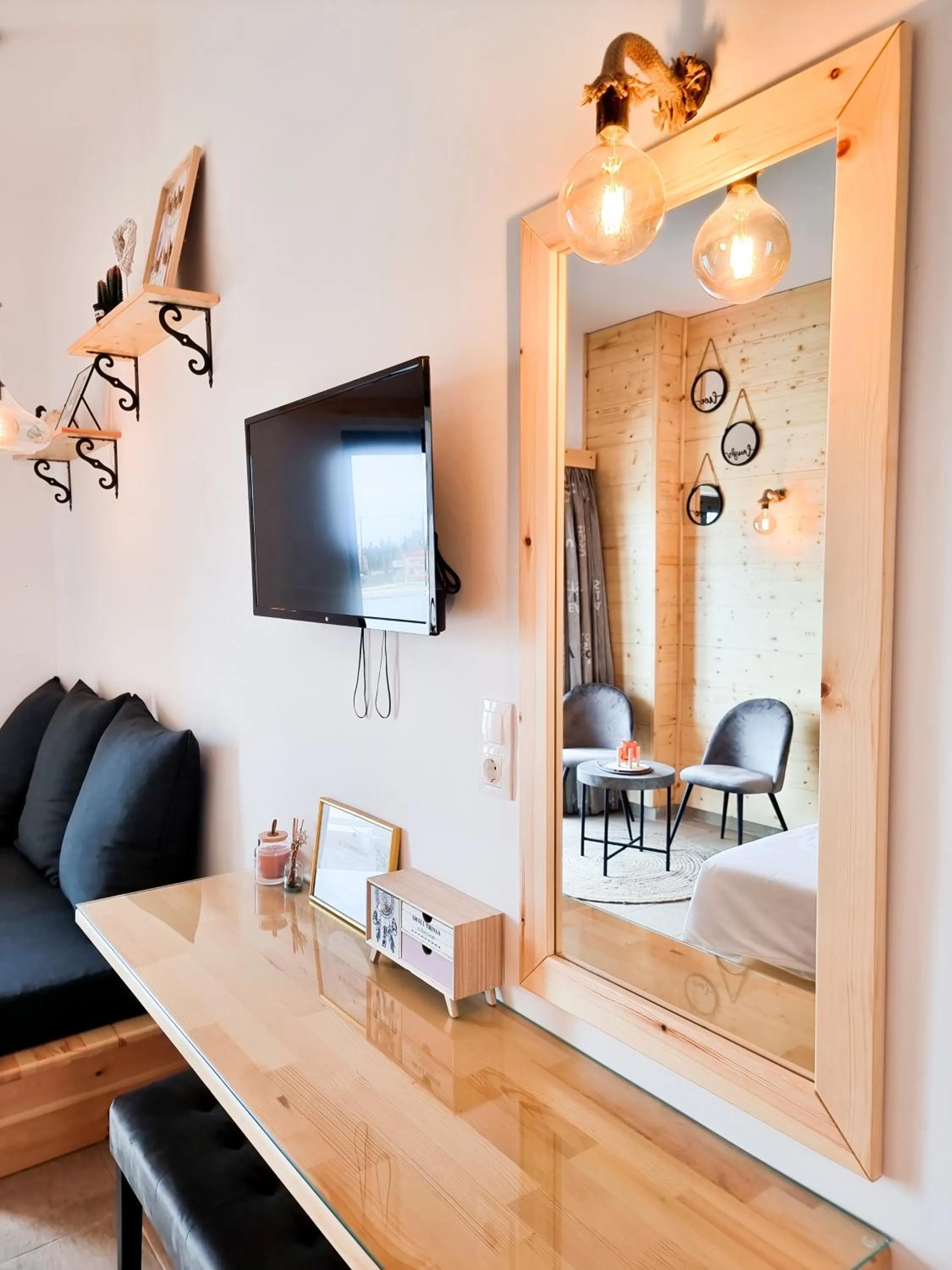 Communal lounge/ TV room in Penélope Hotel