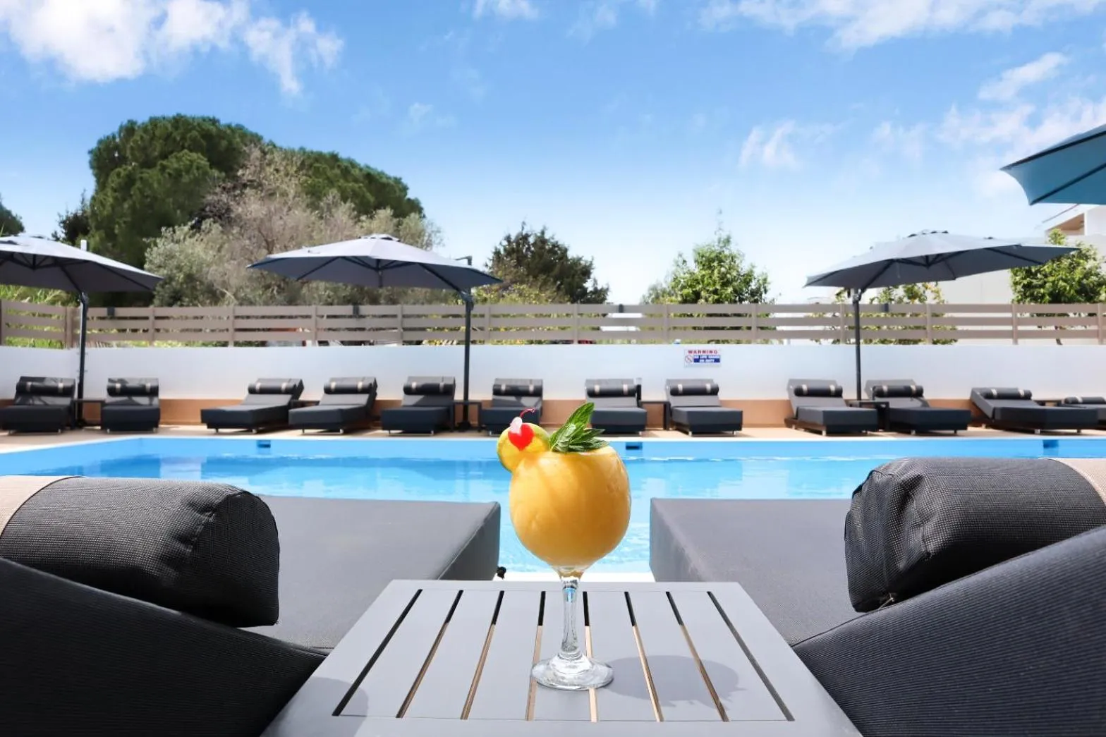 Food and drinks in Penélope Hotel