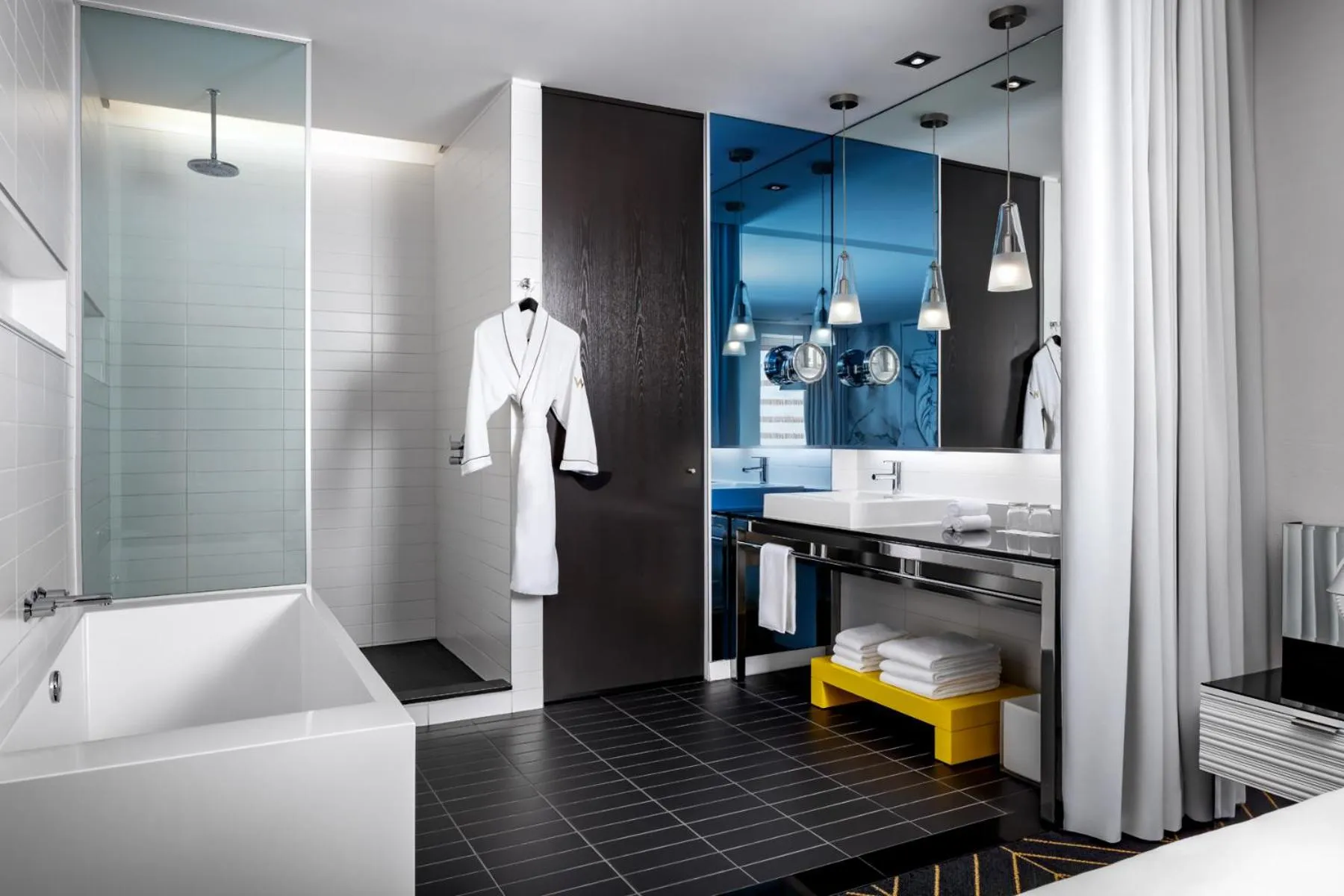 Toilet in W Montreal