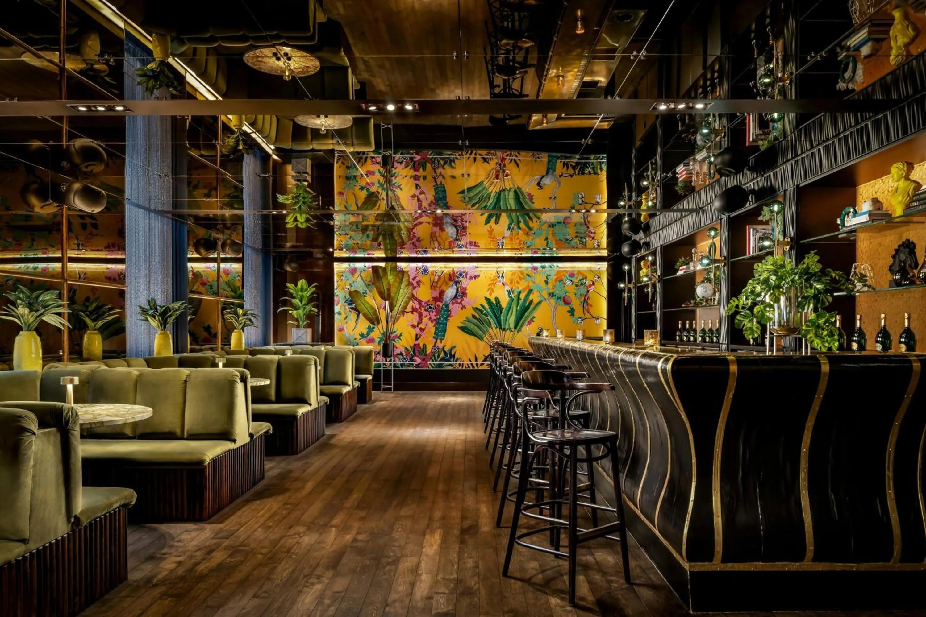 Lounge or bar in W Montreal