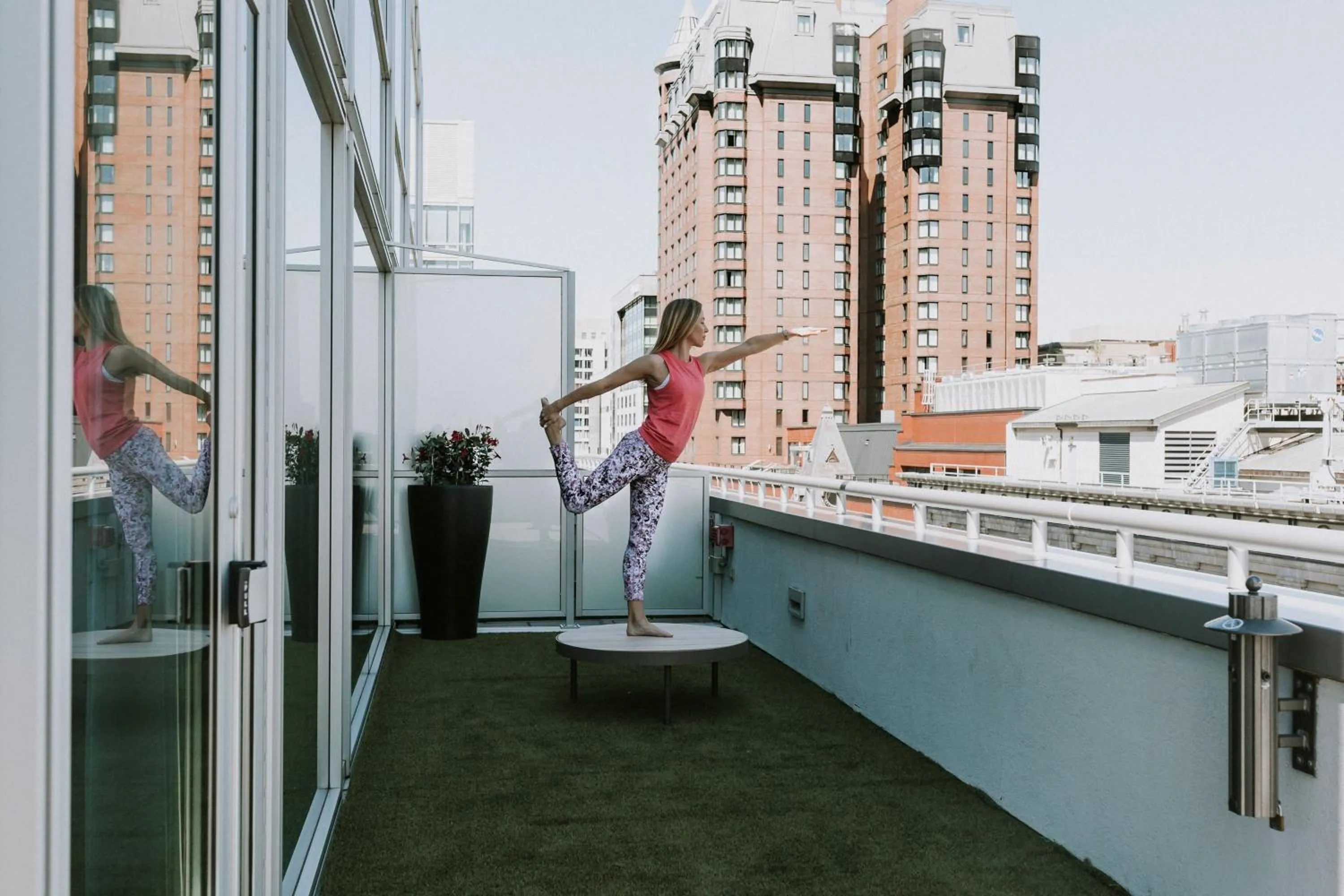 Photo of the whole room in W Montreal