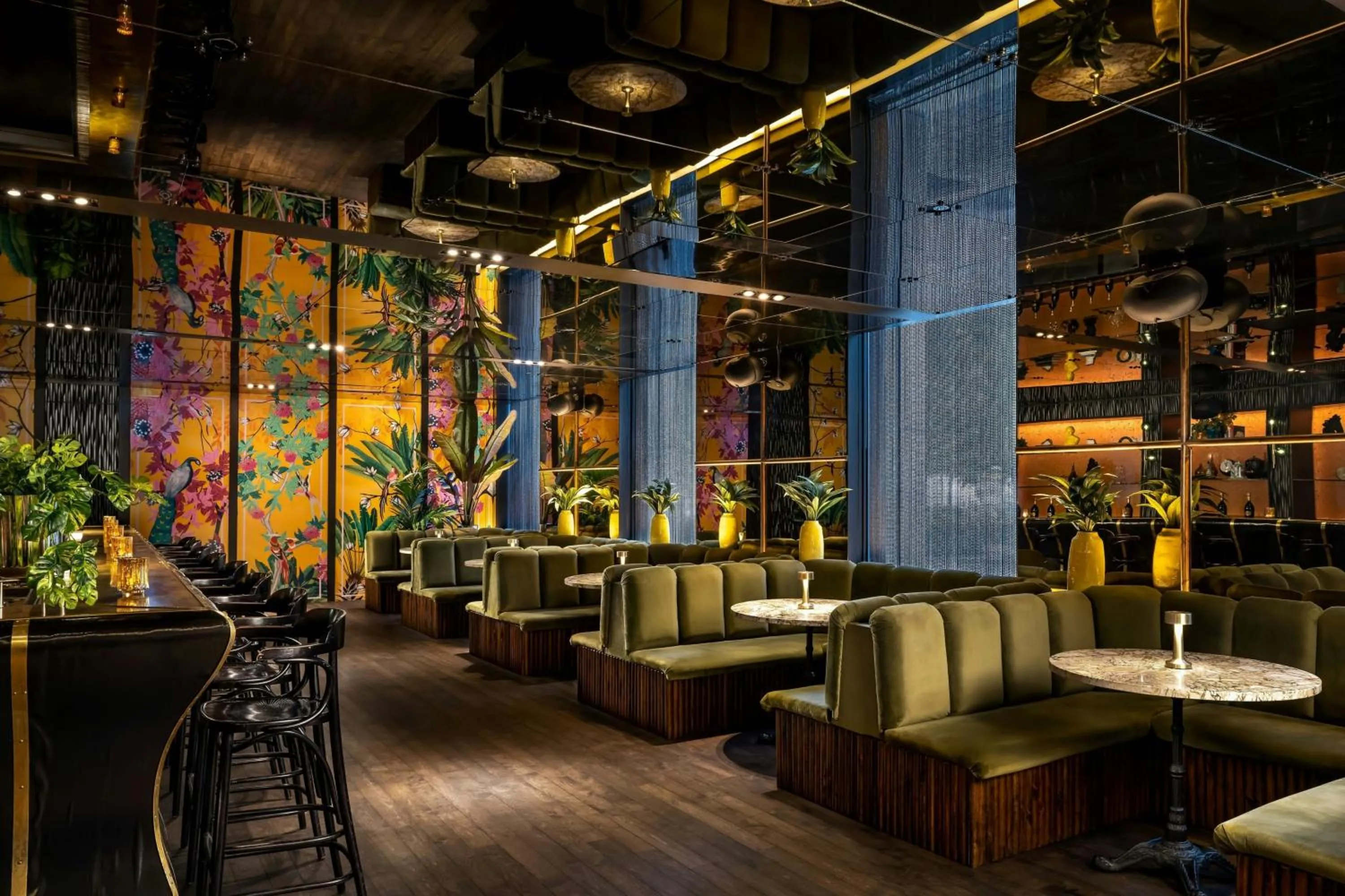 Lounge or bar in W Montreal