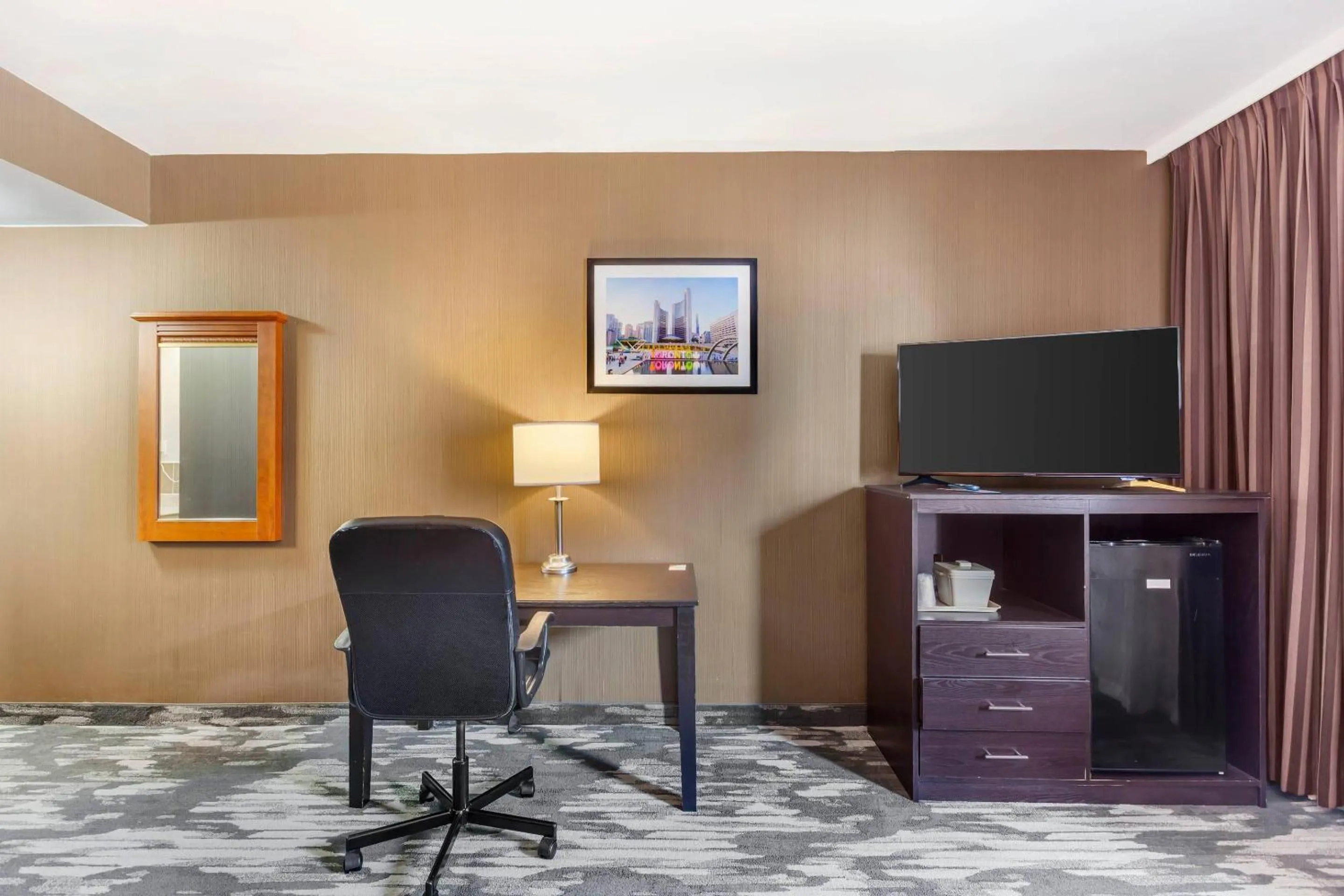 Bedroom in Quality Inn Toronto Airport