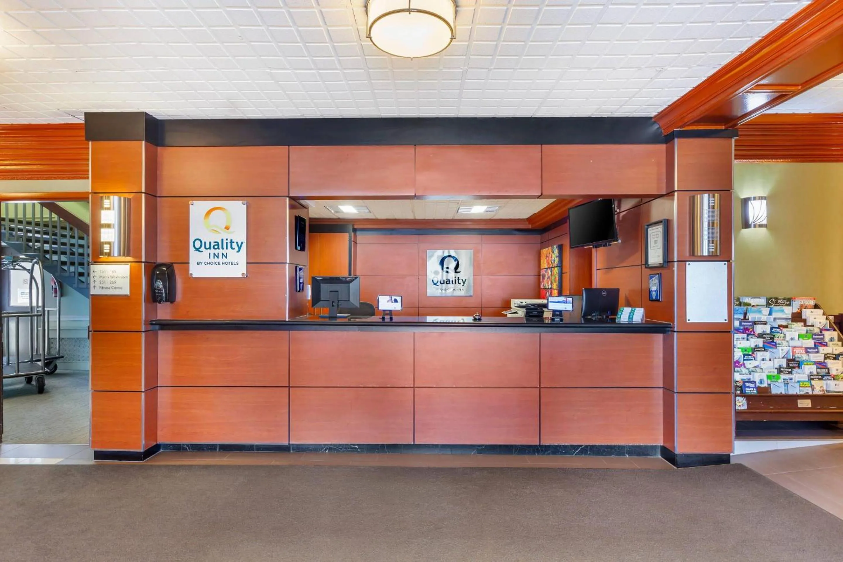 Lobby or reception in Quality Inn Toronto Airport