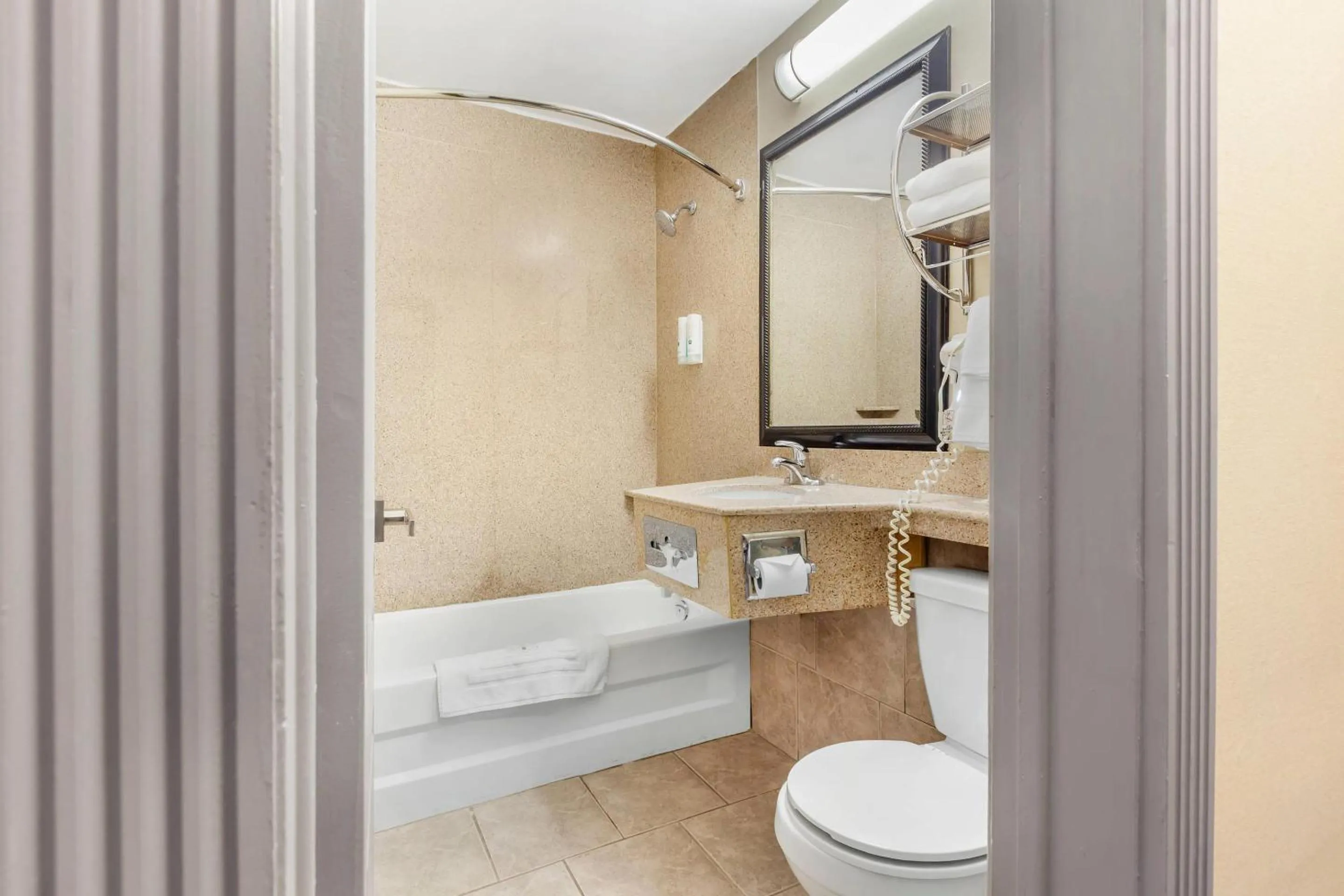 Bedroom in Quality Inn Toronto Airport