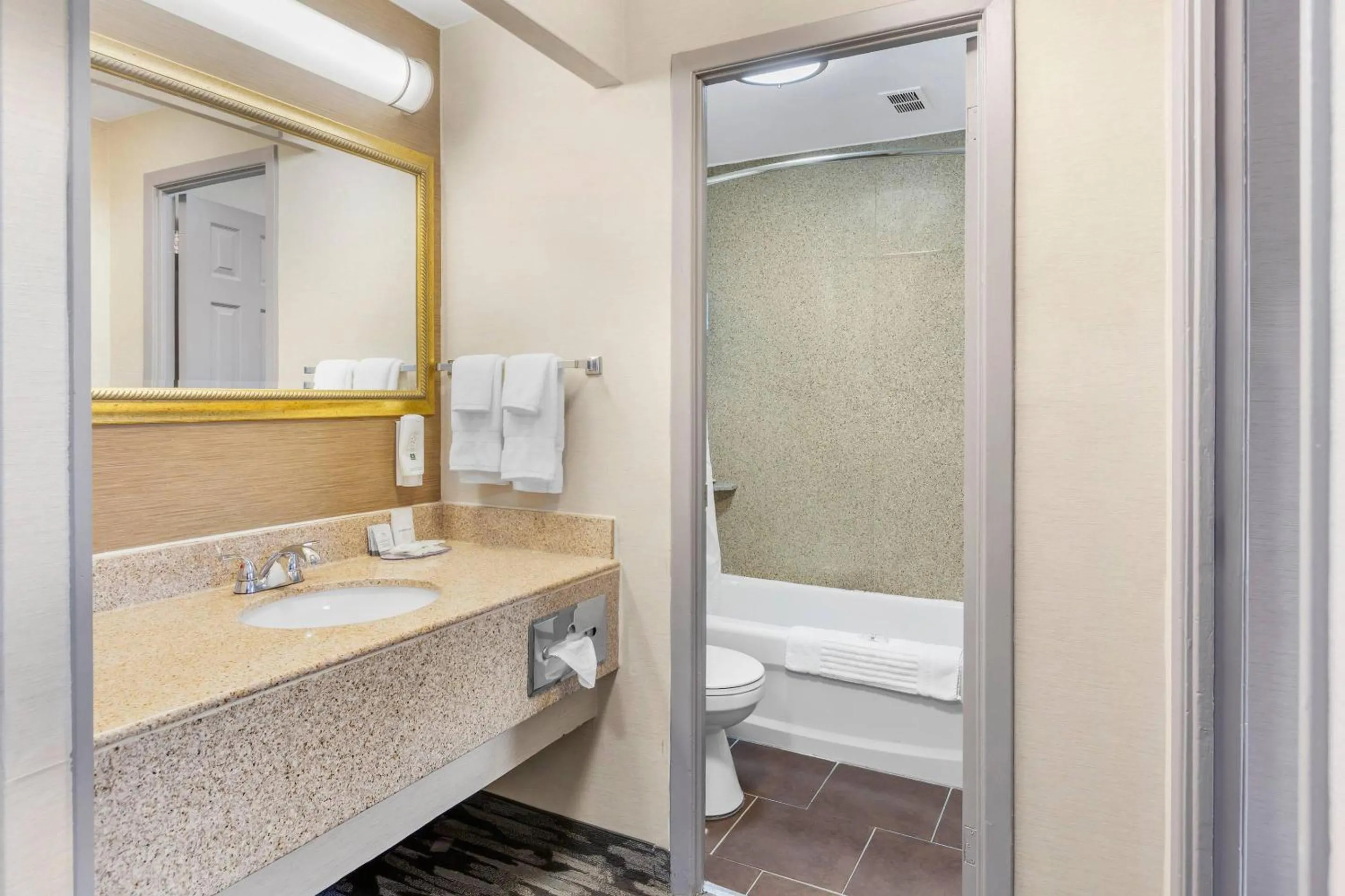 Bedroom in Quality Inn Toronto Airport