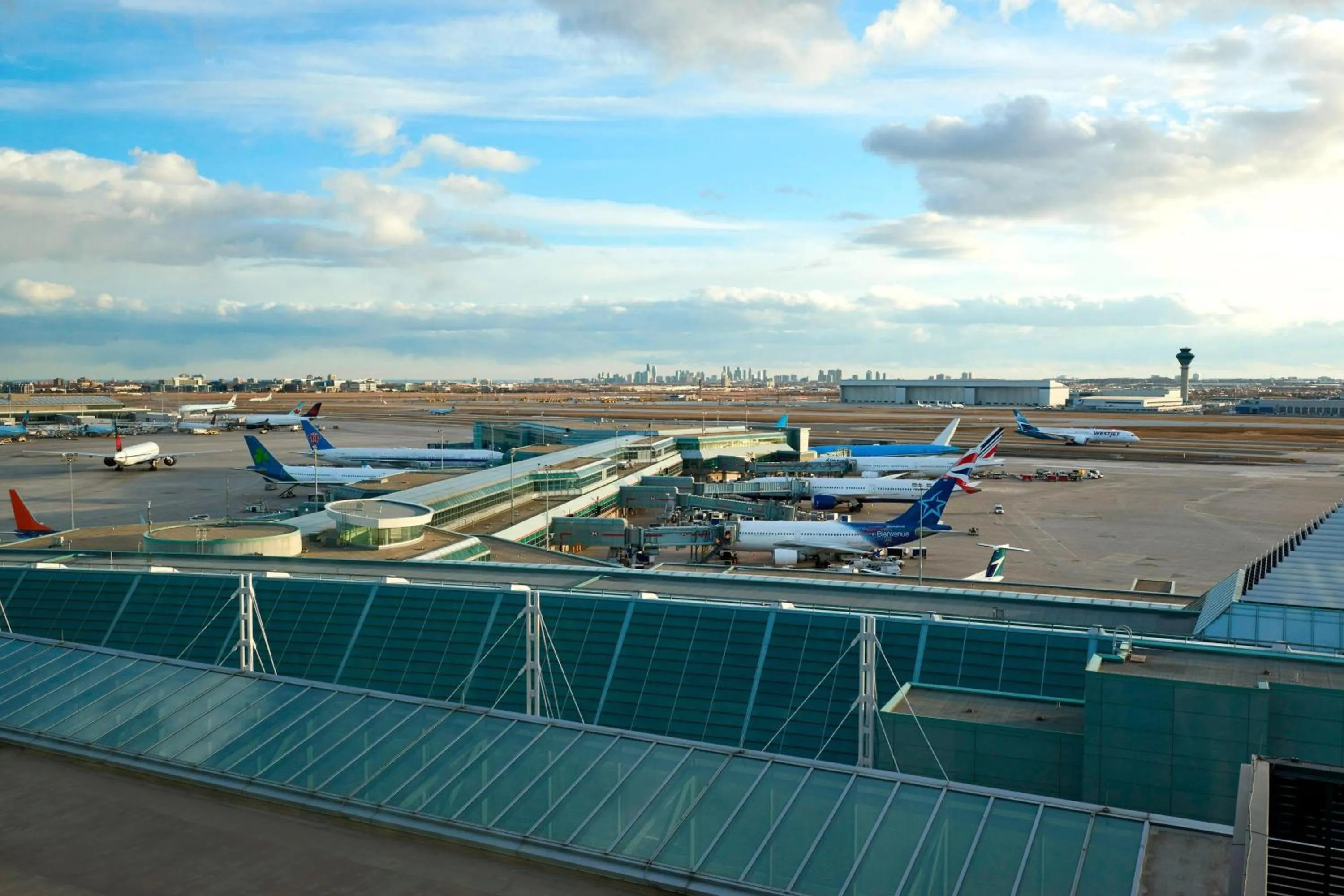 Photo of the whole room in Sheraton Gateway Hotel in Toronto International Airport