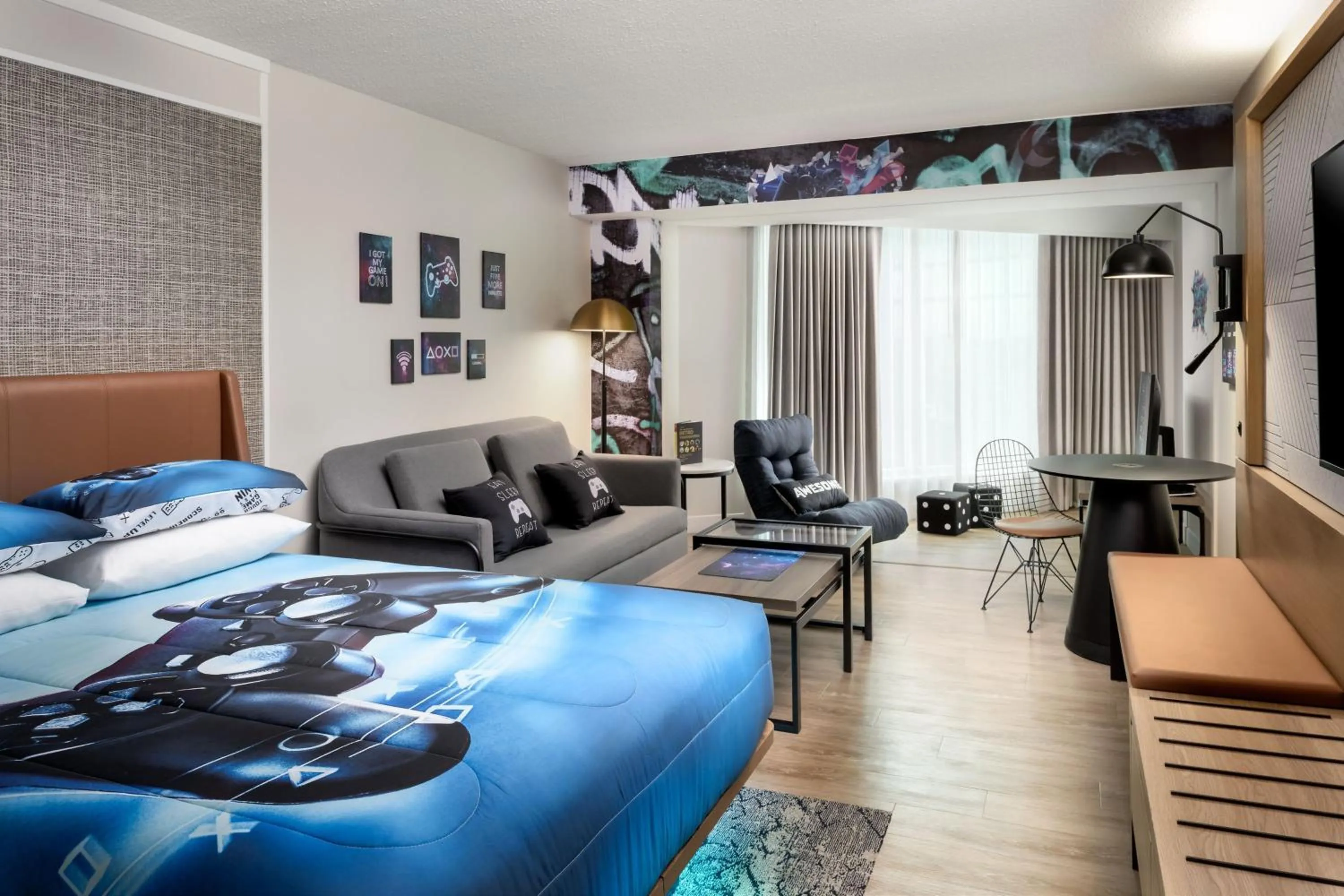 Photo of the whole room, Bed in Sheraton Gateway Hotel in Toronto International Airport