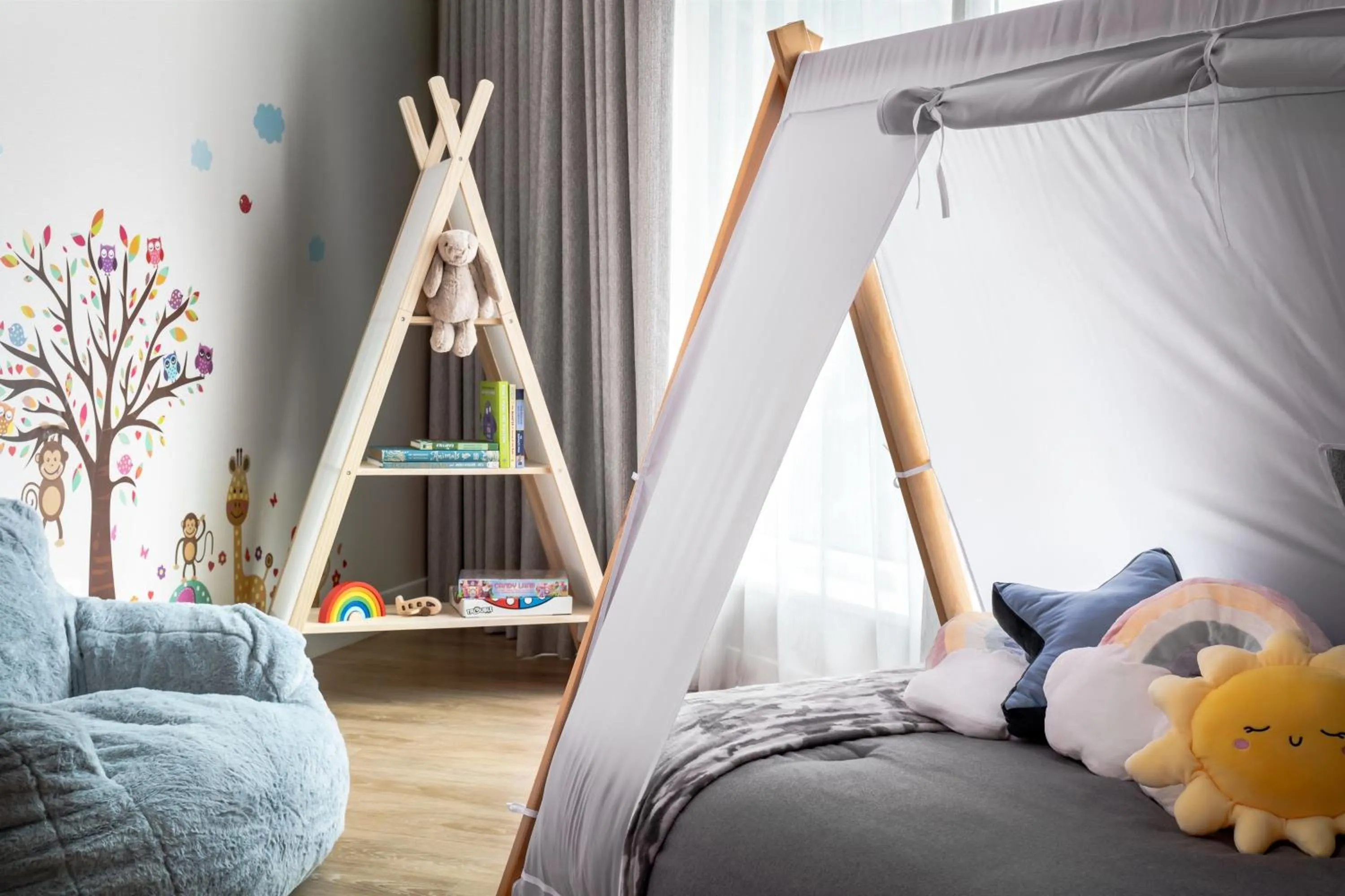 Photo of the whole room, Bed in Sheraton Gateway Hotel in Toronto International Airport