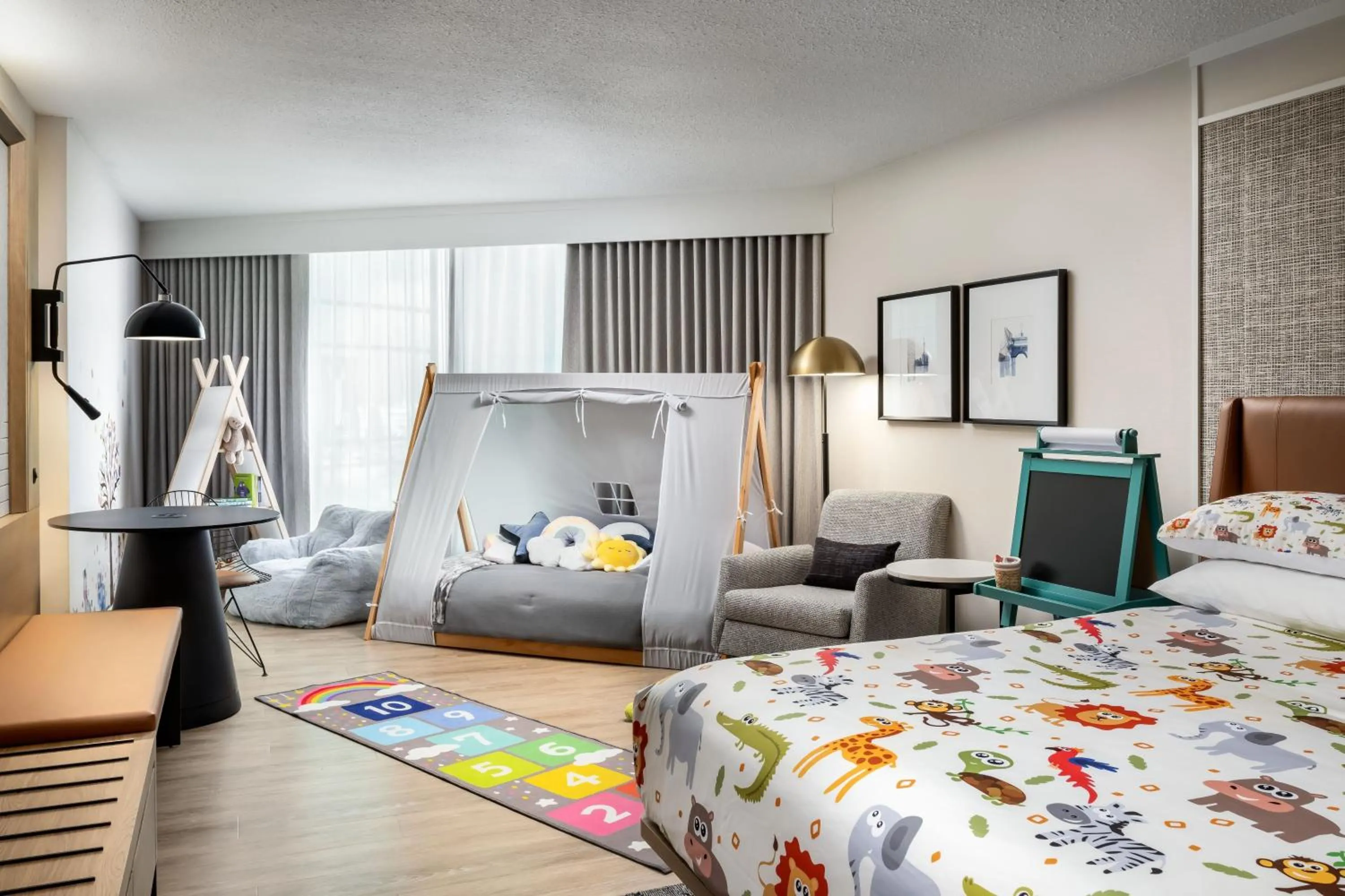 Photo of the whole room, Bed in Sheraton Gateway Hotel in Toronto International Airport